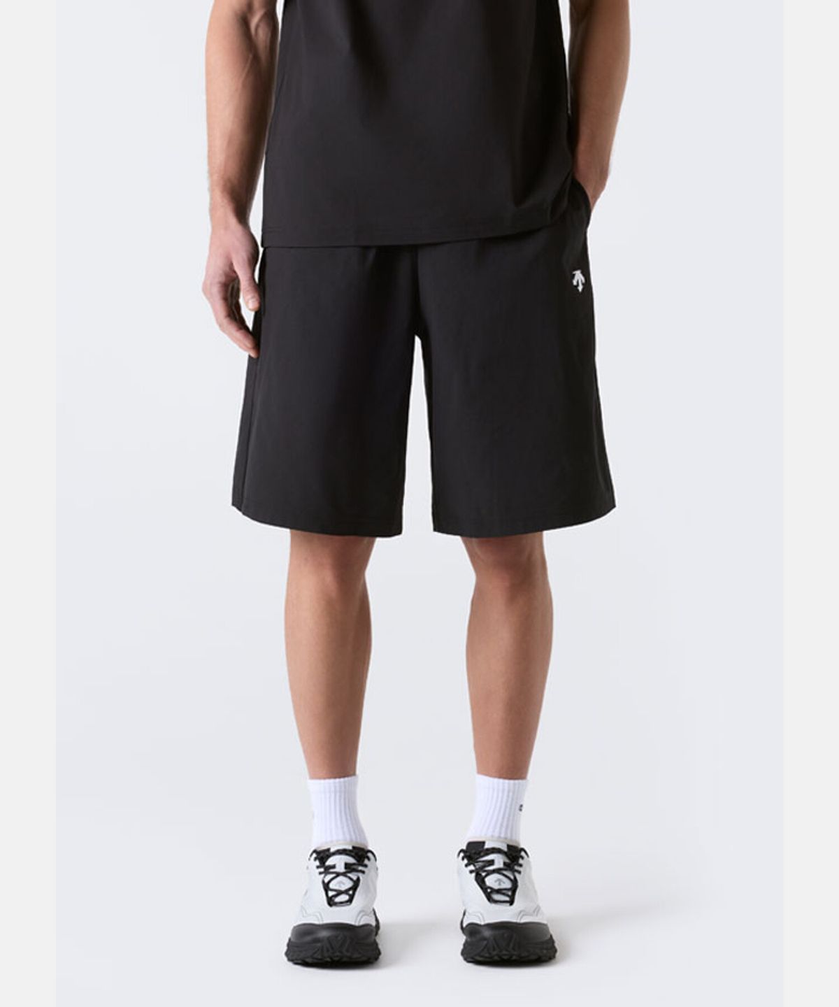 데상트(DESCENTE) 트레이닝 10.5인치 오버핏 쇼츠 블랙 SR221THP43