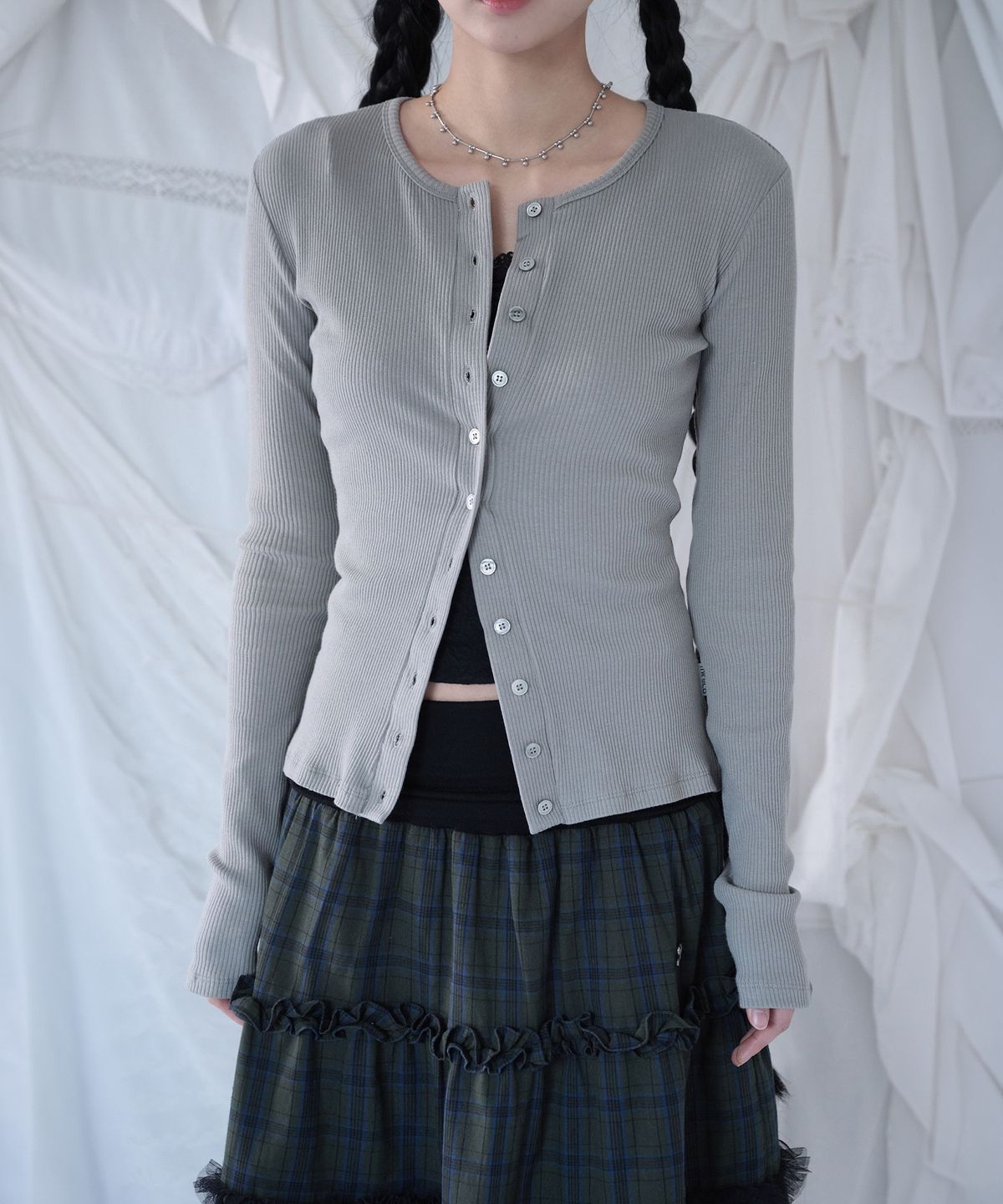 미레코(MIRECO) BUTTON RIBBED CARDIGAN ASH GREY