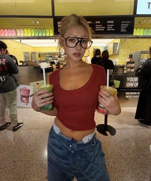 Glam U-neck Half Sleeve T