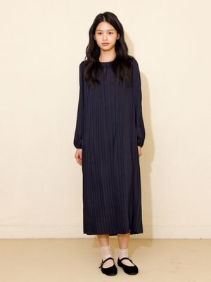 라운드넥 플리츠 원피스