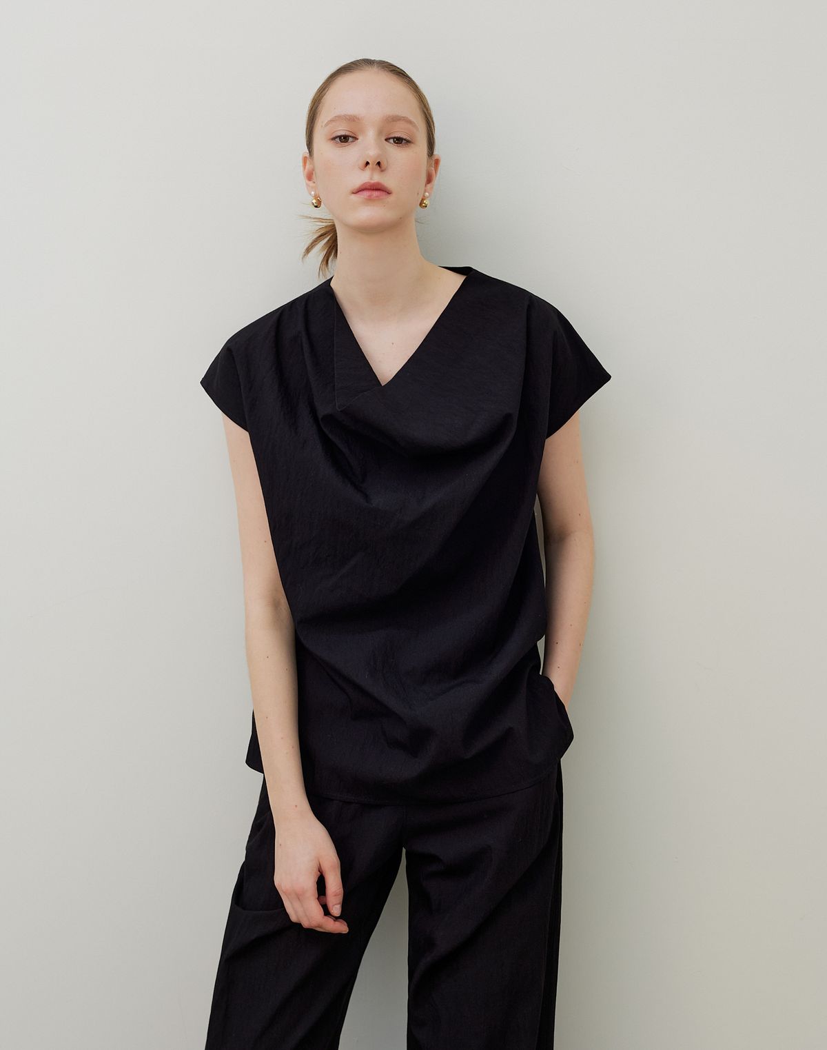 누토프(NUTOFFE) Er Blouse_Black