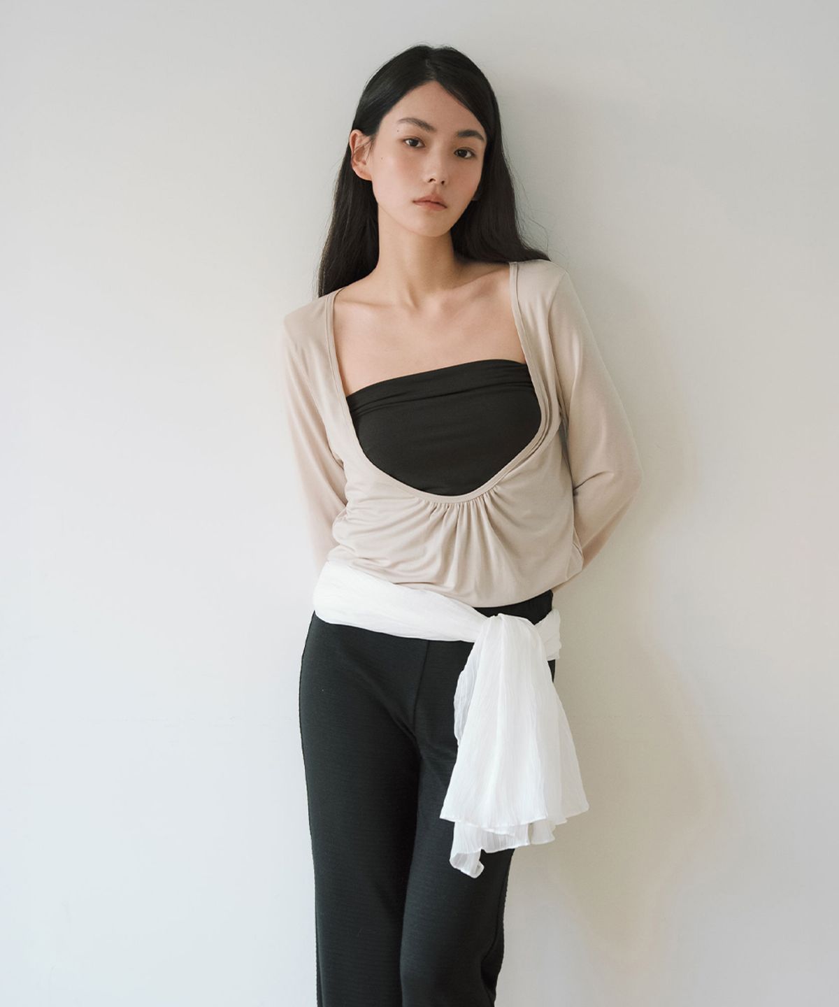 이어닝(YEARNING) LAYERED LOOSE SHIRRING U-NECK TOP, BEIGE_BROWN
