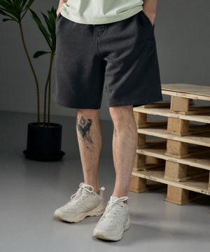 남녀공용 하이퍼리트 피그먼트 와이드 스웨트 쇼츠 [차콜]_HG2TP117