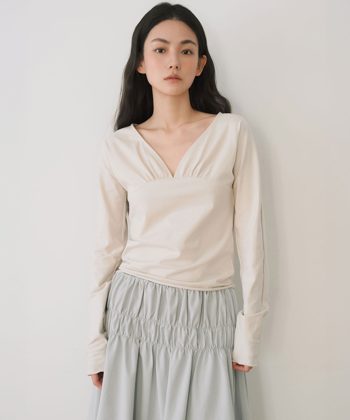 이어닝(YEARNING) FRONTBACK SHIRRING CURVED TOP, ECRU