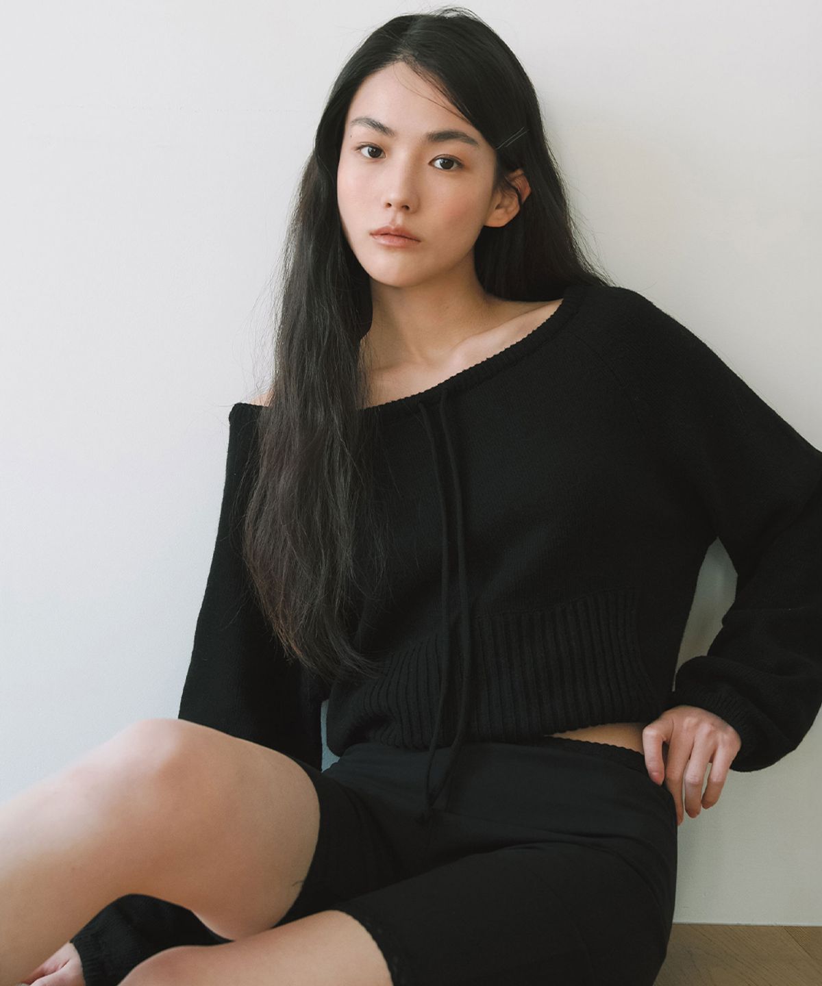 이어닝(YEARNING) STRING OFFSHOULDER POCKET KNIT, BLACK