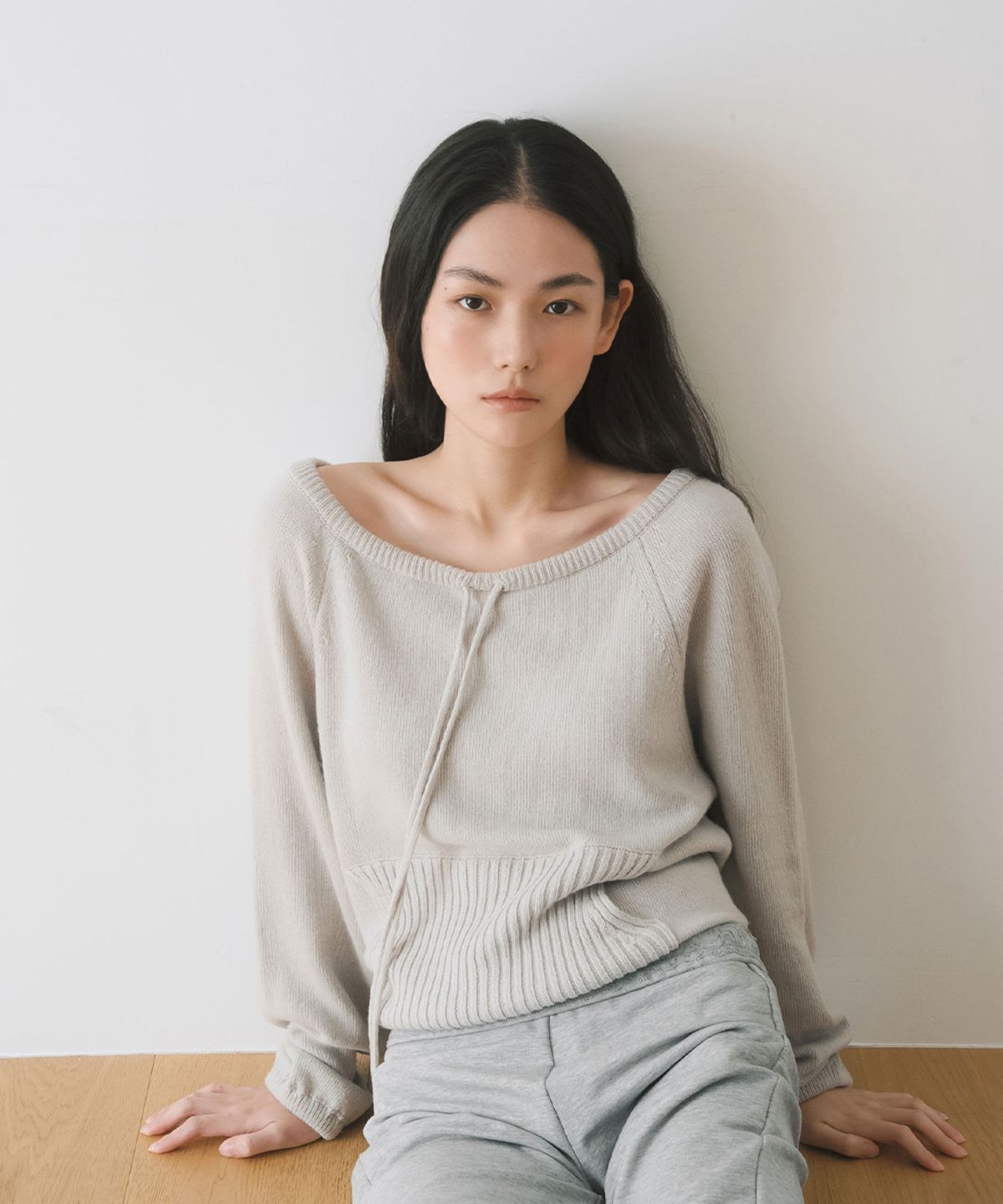 이어닝(YEARNING) STRING OFFSHOULDER POCKET KNIT, LIGHT GREY