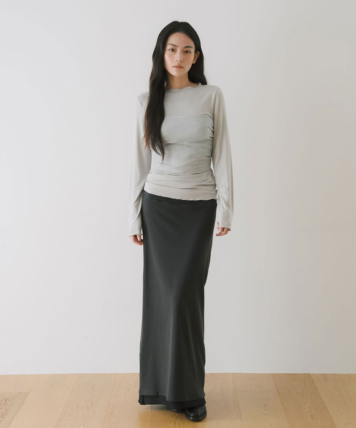 이어닝(YEARNING) DOUBLE LAYERED SHIRRING MAXI SKIRT, CHARCOAL