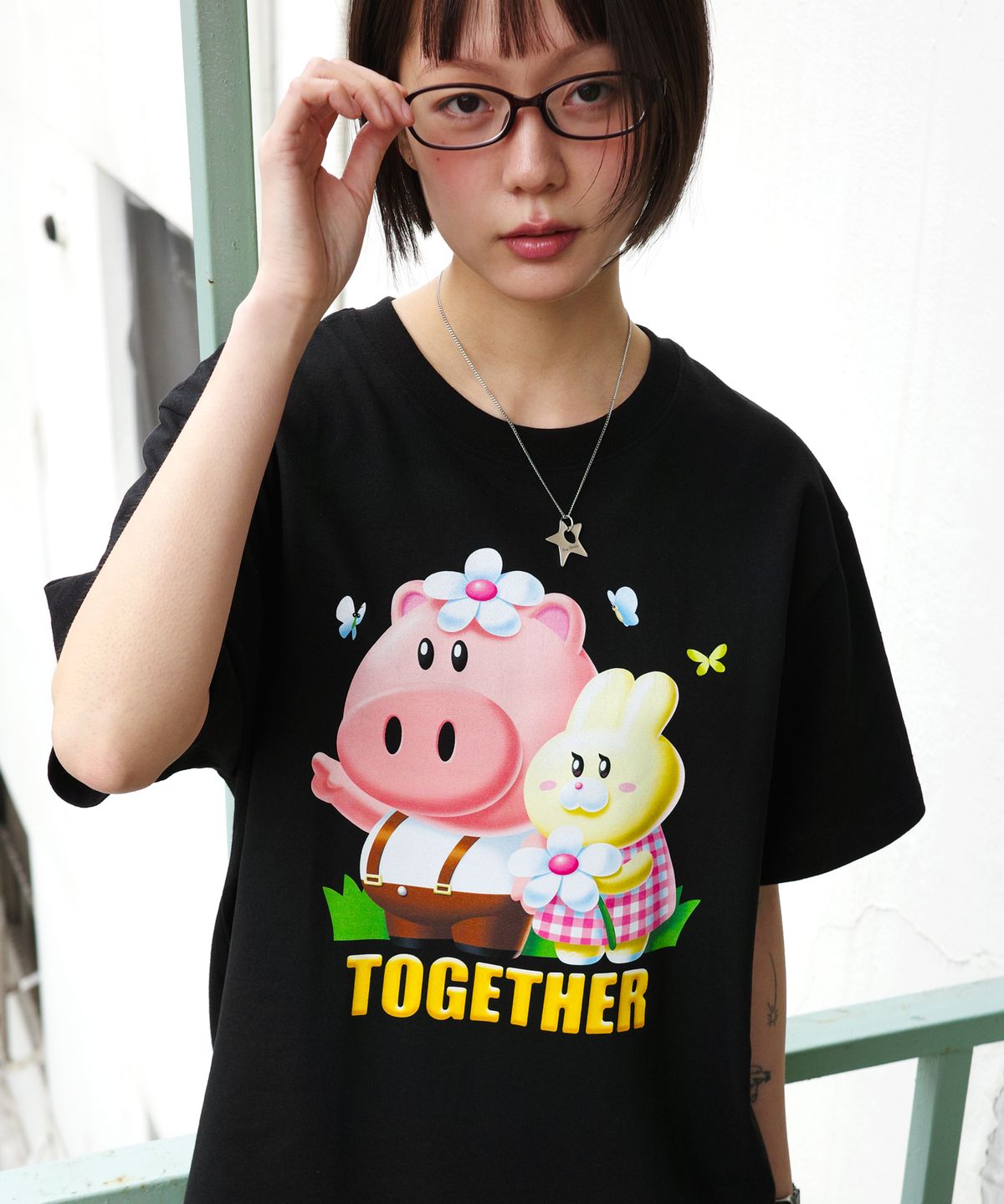 원더비지터(WONDERVISITOR) PigRabbit T-shirt [Black]