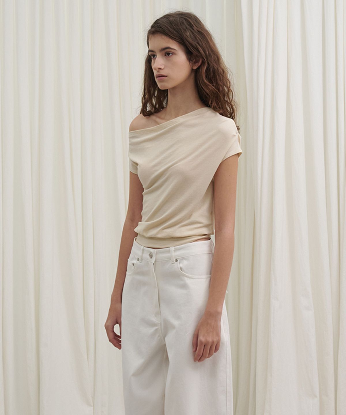 마롯(MARROT) Draped Unbalance T-shirt_Cream Beige