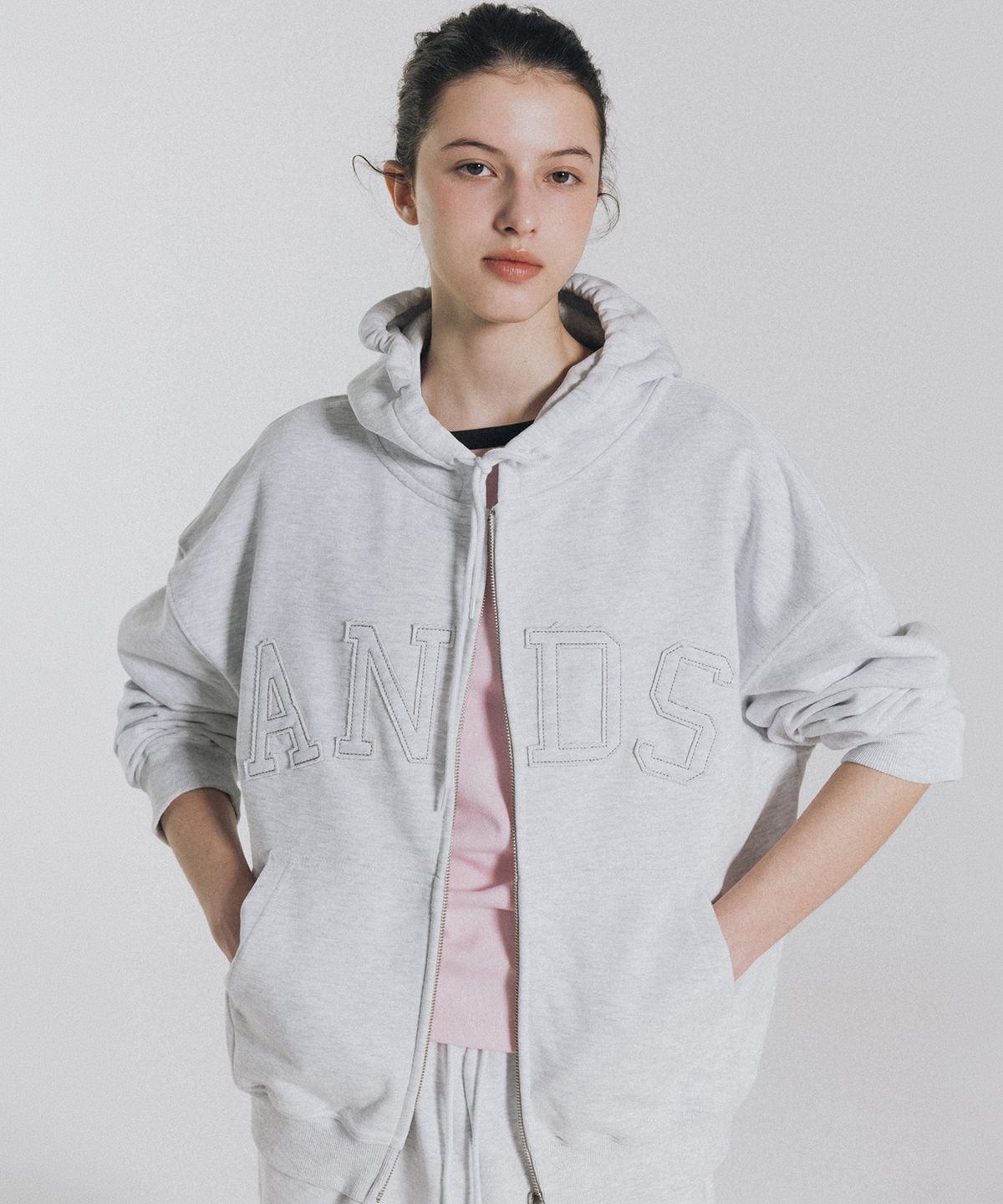 앤니즈(ANDNEEDS) Penny logo hoodie zip-up (white melange)