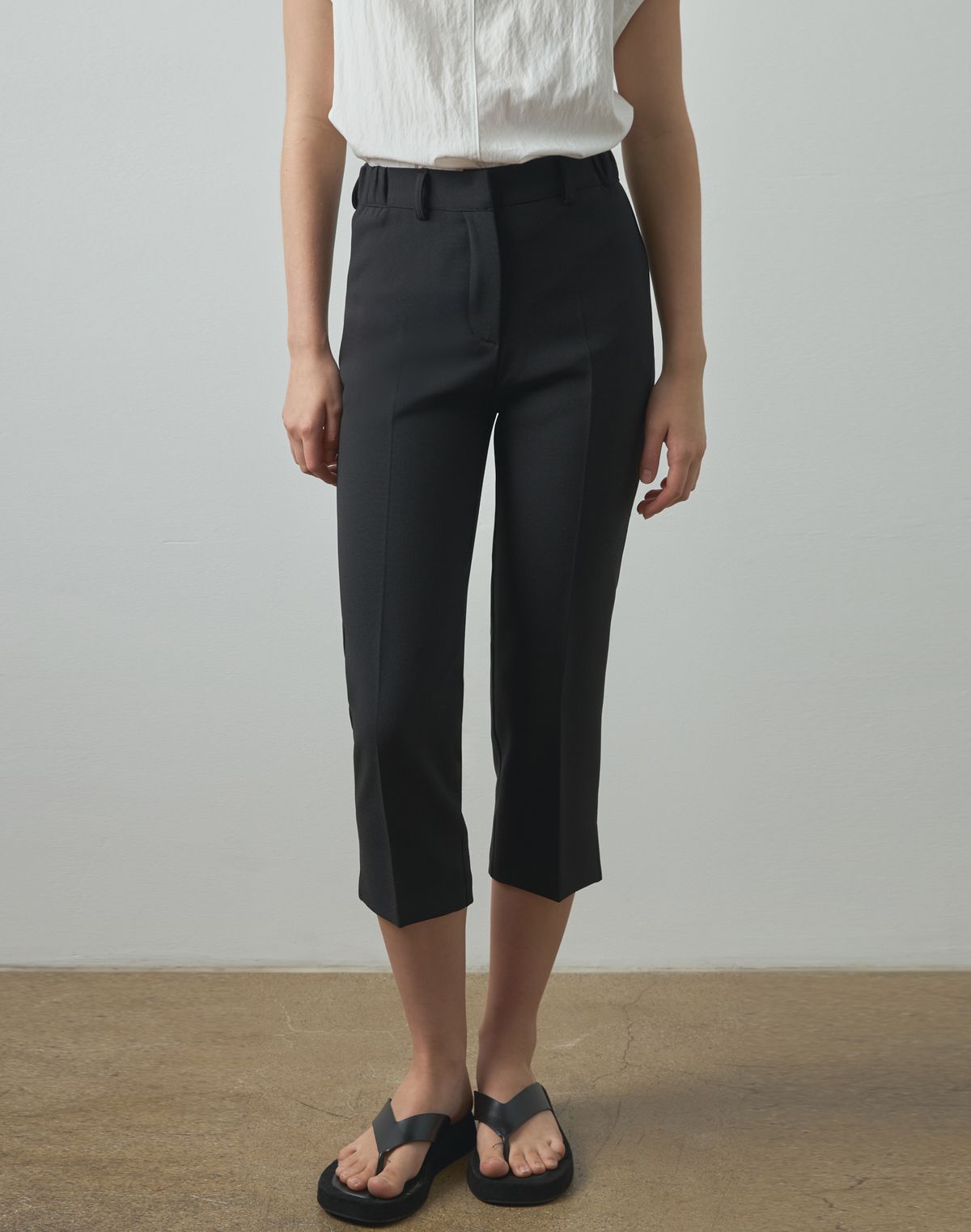 누토프(NUTOFFE) Capri Pants_Black