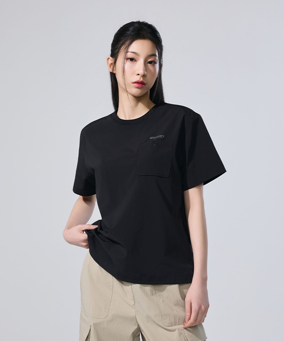 디스커버리 익스페디션(DISCOVERY EXPEDITION) 여성 프레시벤트 가슴포켓 우븐 반팔티셔츠 (BLACK)
