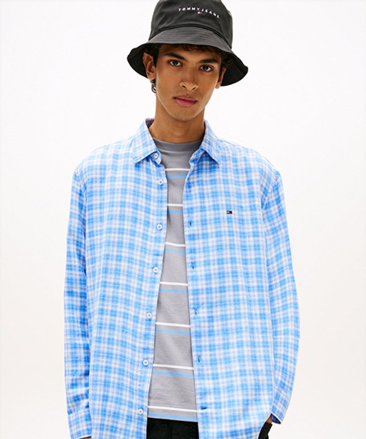 타미진스(TOMMY JEANS) 린넨 블렌드 릴렉스 체크 셔츠 (T32G1WSH33TMT1C38)