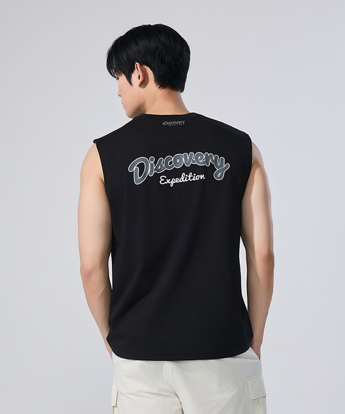 디스커버리 익스페디션(DISCOVERY EXPEDITION) 남성 프레시벤트 그래픽 슬리브리스 (BLACK)