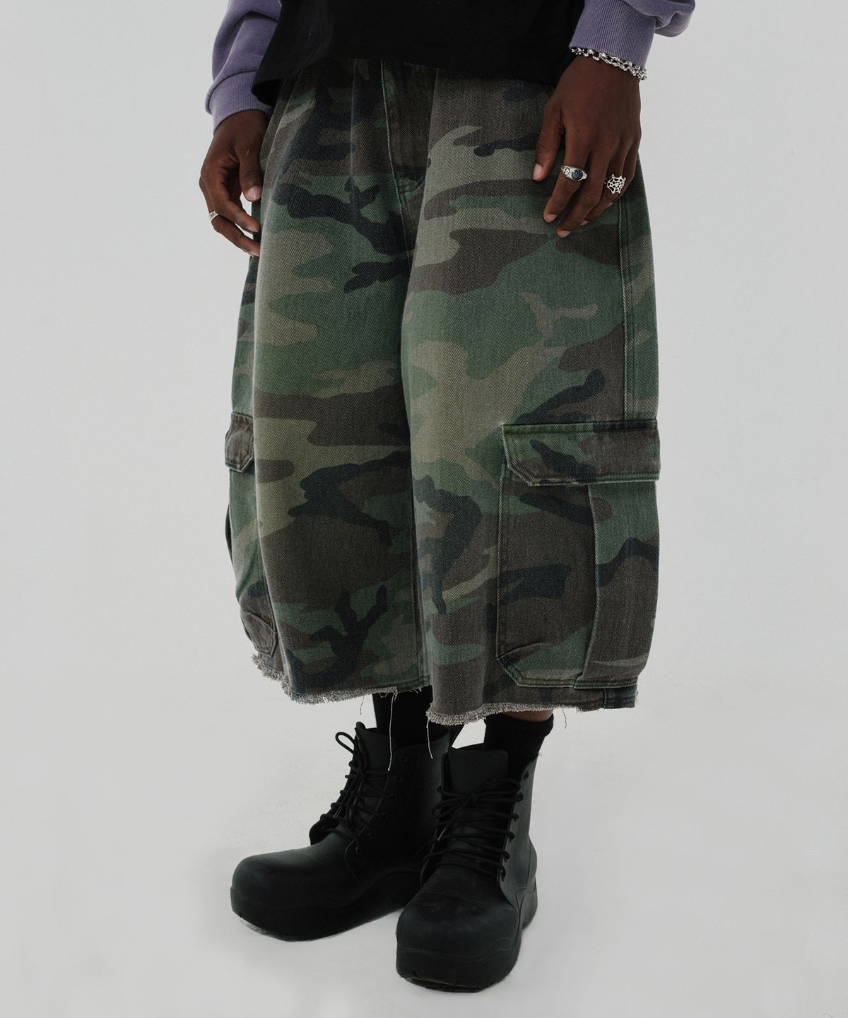 스웨이드(SUADE) CAMO CARGO SHORTS [GREEN CAMO]