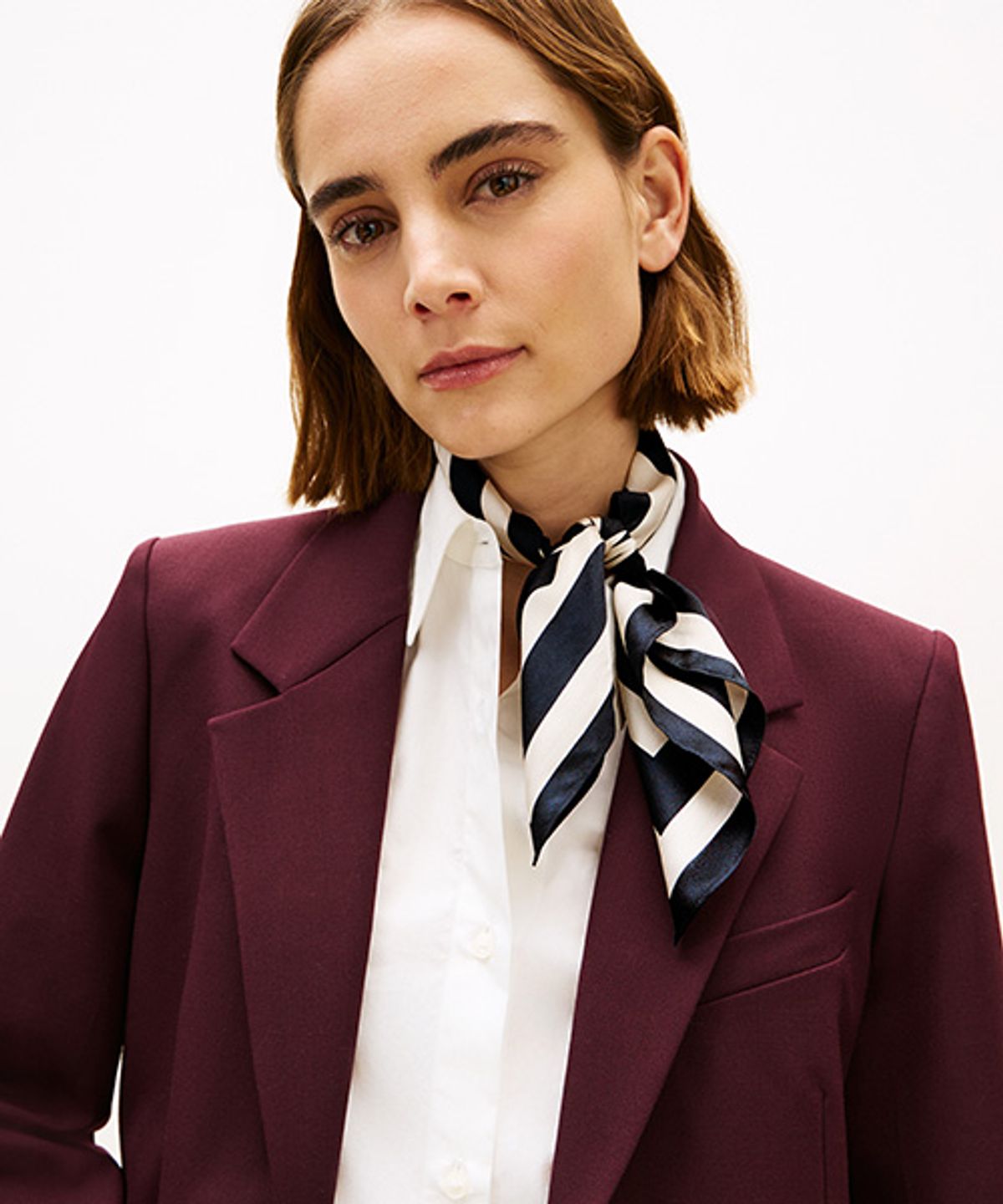 타미힐피거(TOMMY HILFIGER) 모노그램 실크 스카프 (T22G1AMF050WT1DW6)
