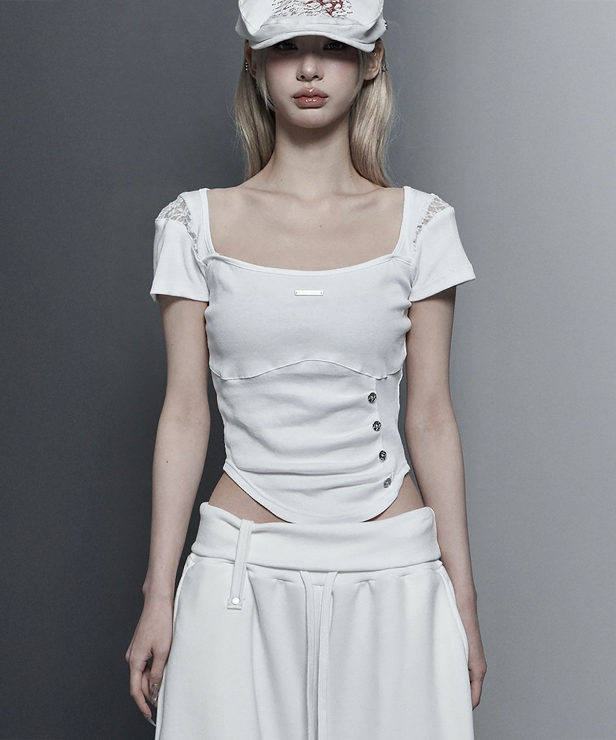 에트오소메(ETRE AU SOMMET) Bust Line Pintuck Detail Top (White)