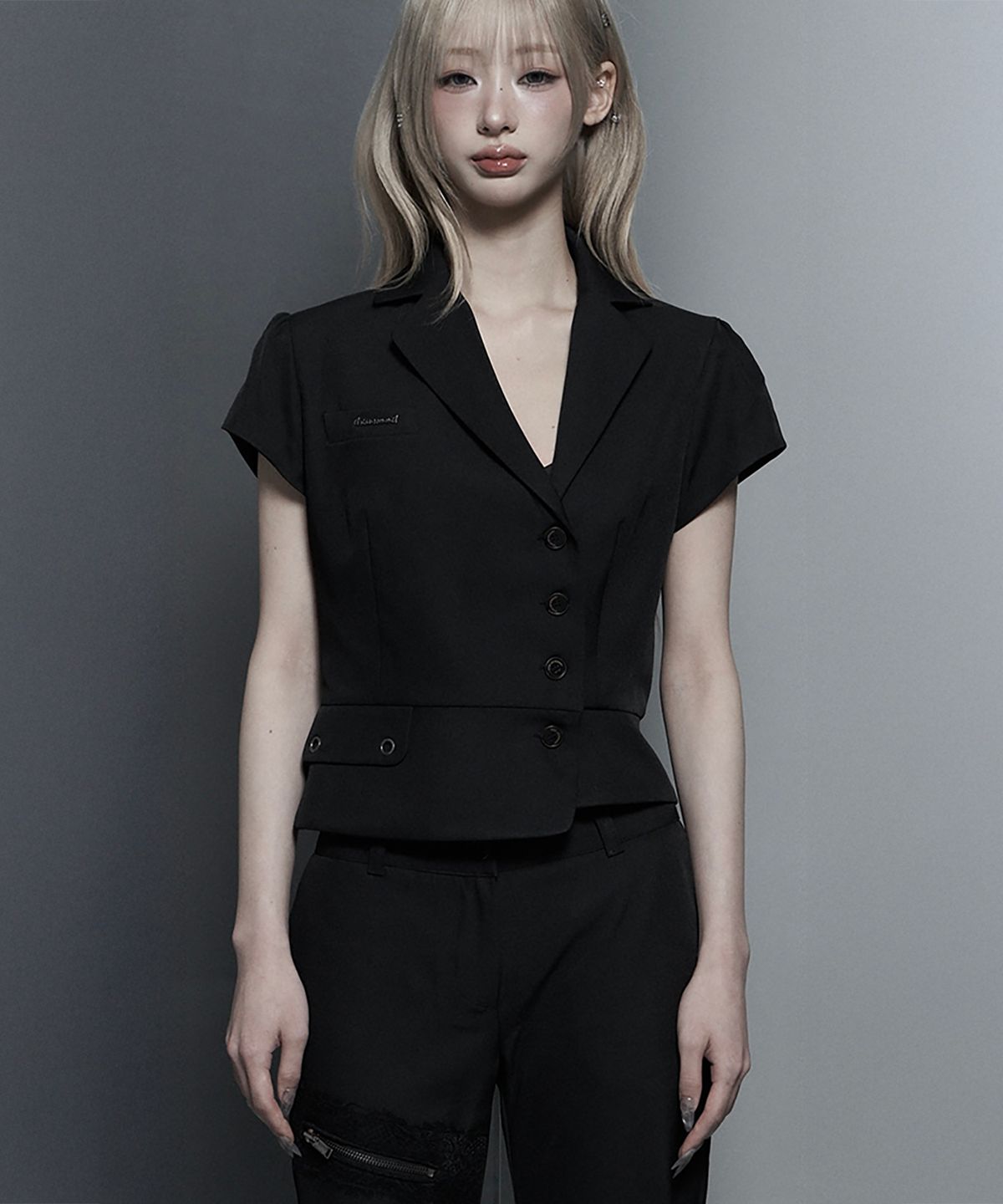 에트오소메(ETRE AU SOMMET) Cropped Short Sleeve Tailored Jacket (Black)