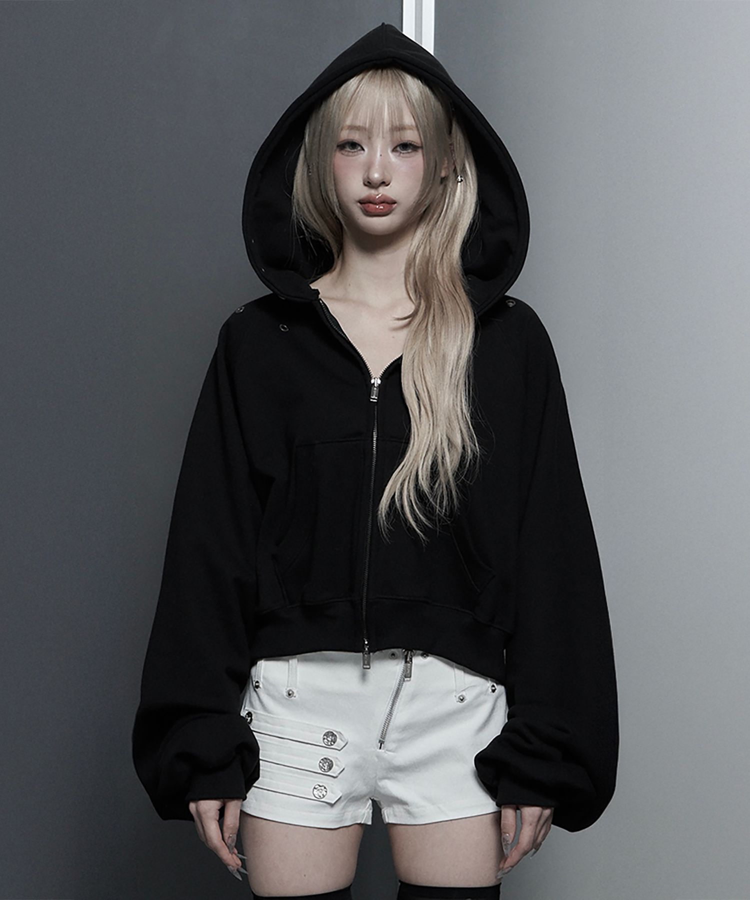 MUSINSA公式 | ETRE AU SOMMET Hotfix Detail Cropped Two-Way Zip