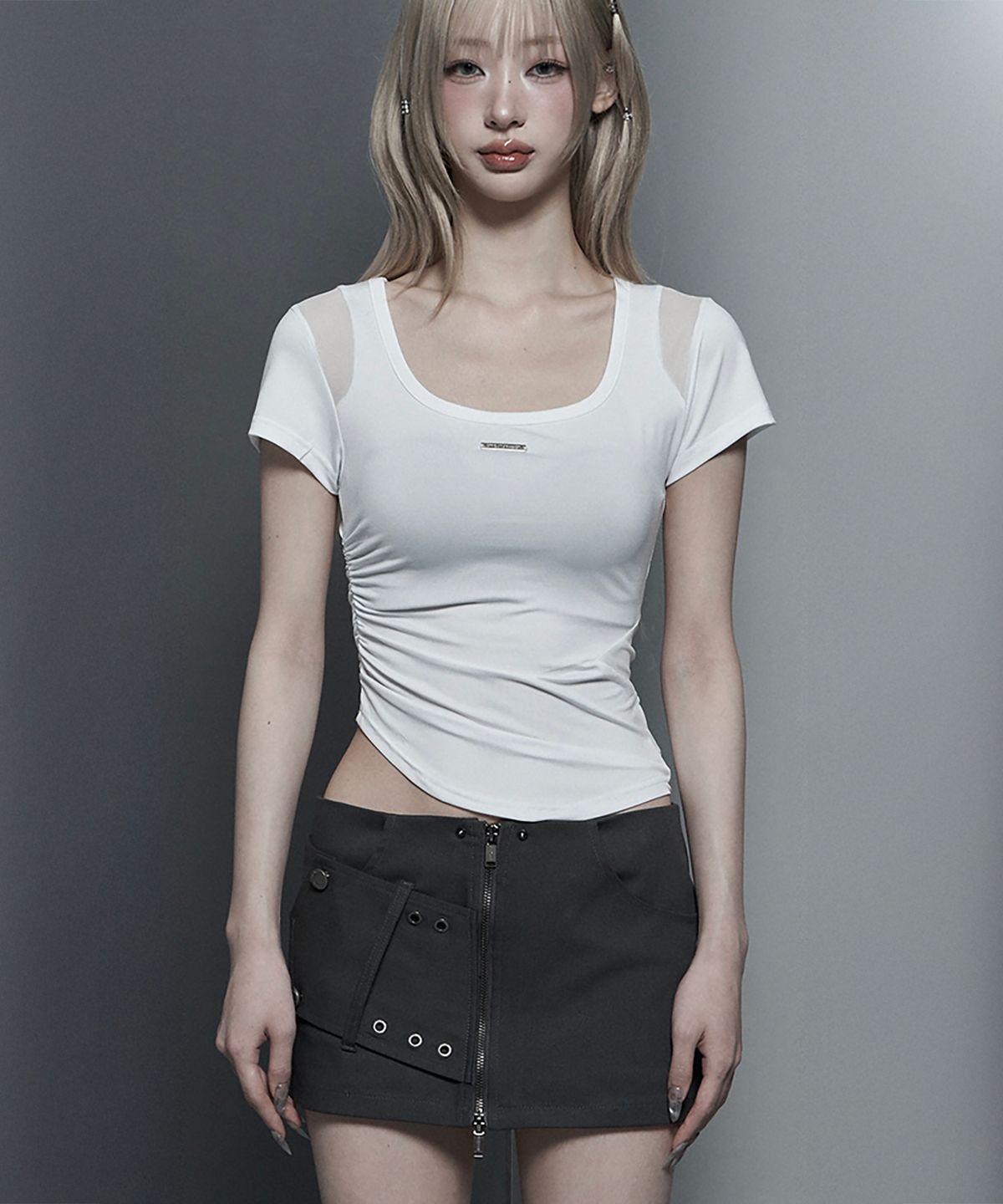 에트오소메(ETRE AU SOMMET) Modern Square Shirring Tee (White)