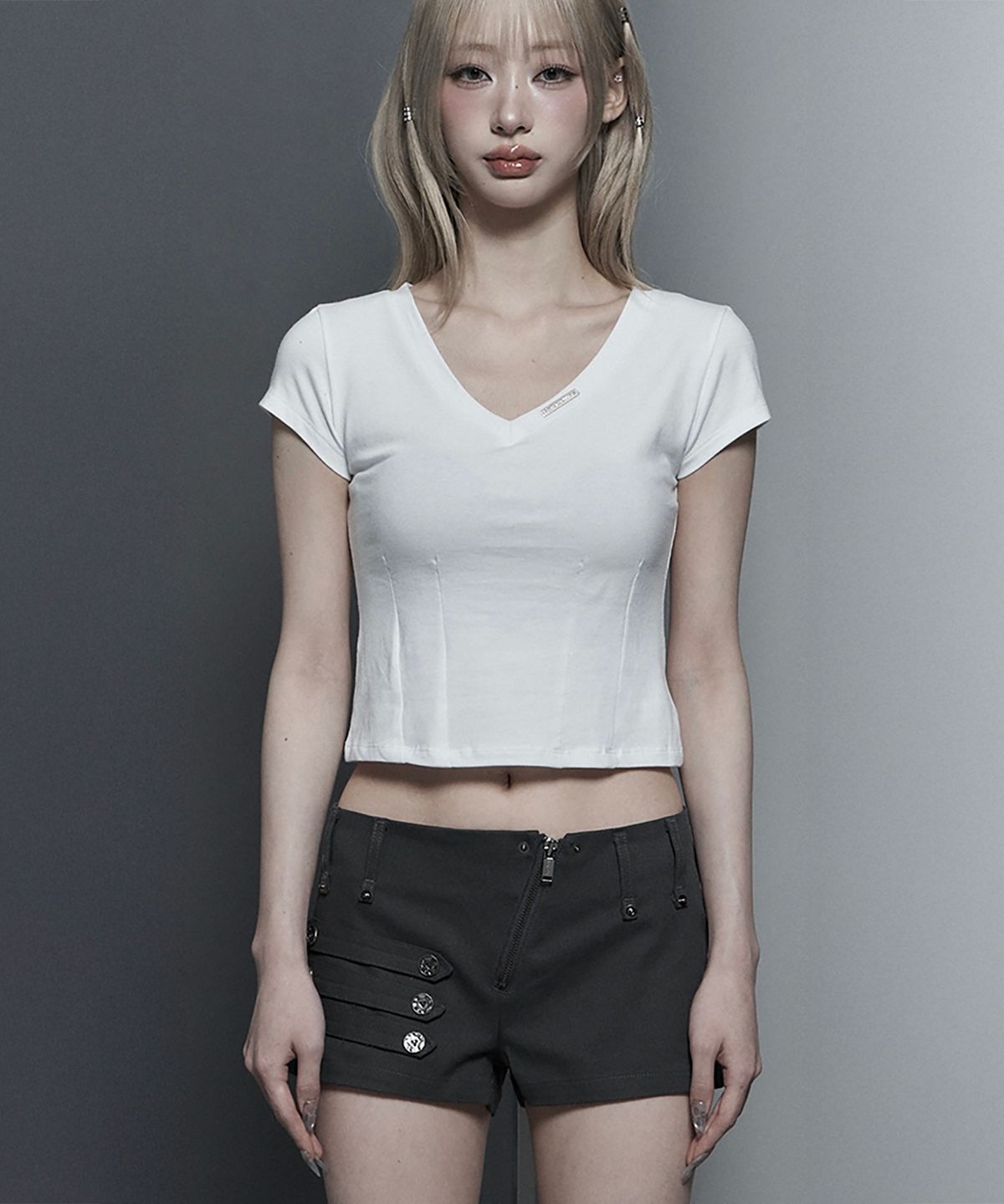 에트오소메(ETRE AU SOMMET) Dart Line V-Neck Slim Top (White)