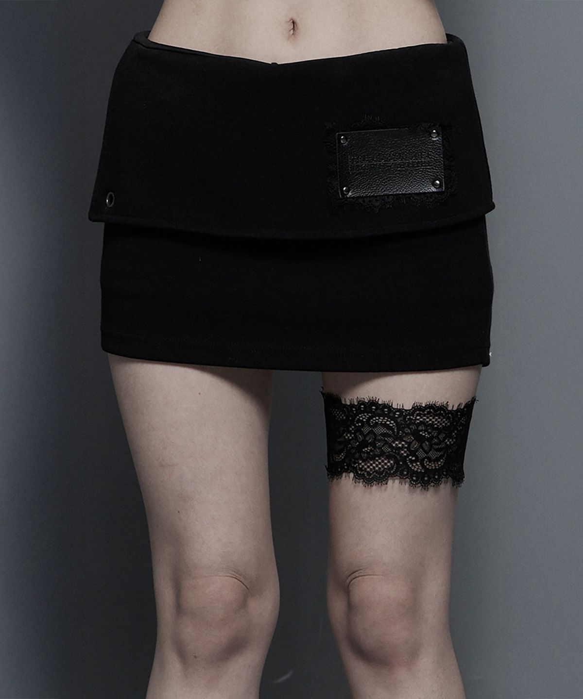 에트오소메(ETRE AU SOMMET) Lace-Up Mini Skirt Pants (Black)