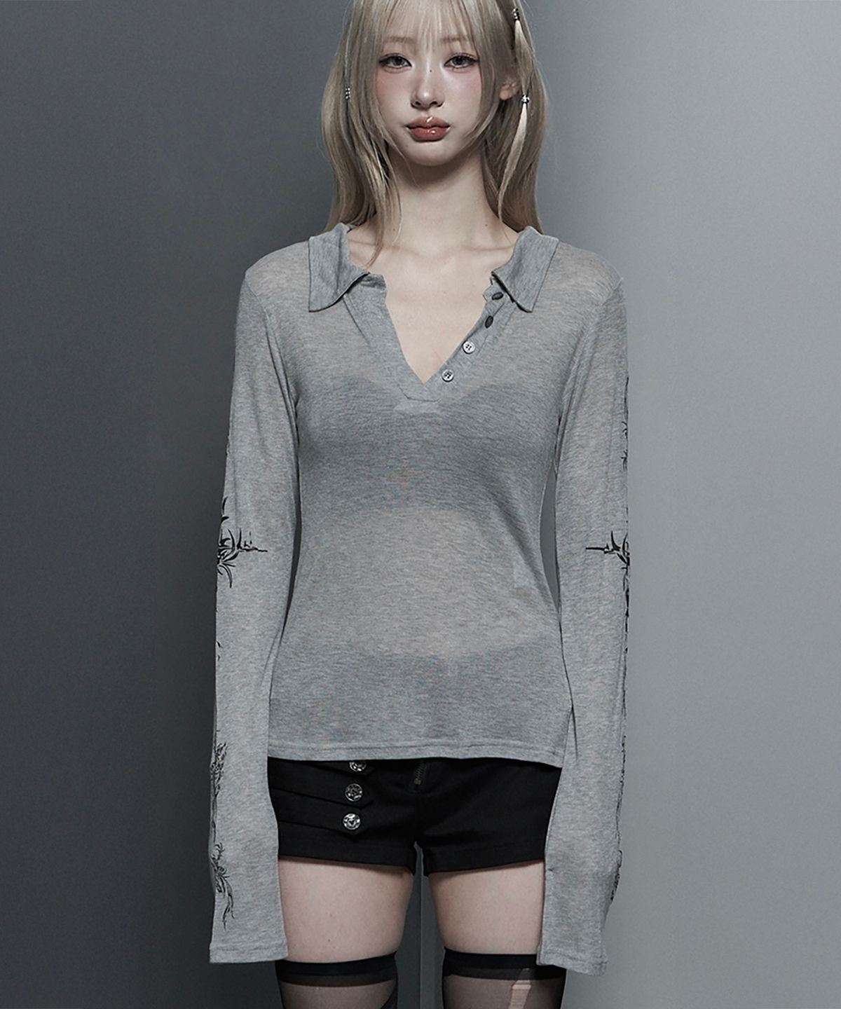 에트오소메(ETRE AU SOMMET) Rib Collar tattoo Long Sleeve Top (Light Gray)