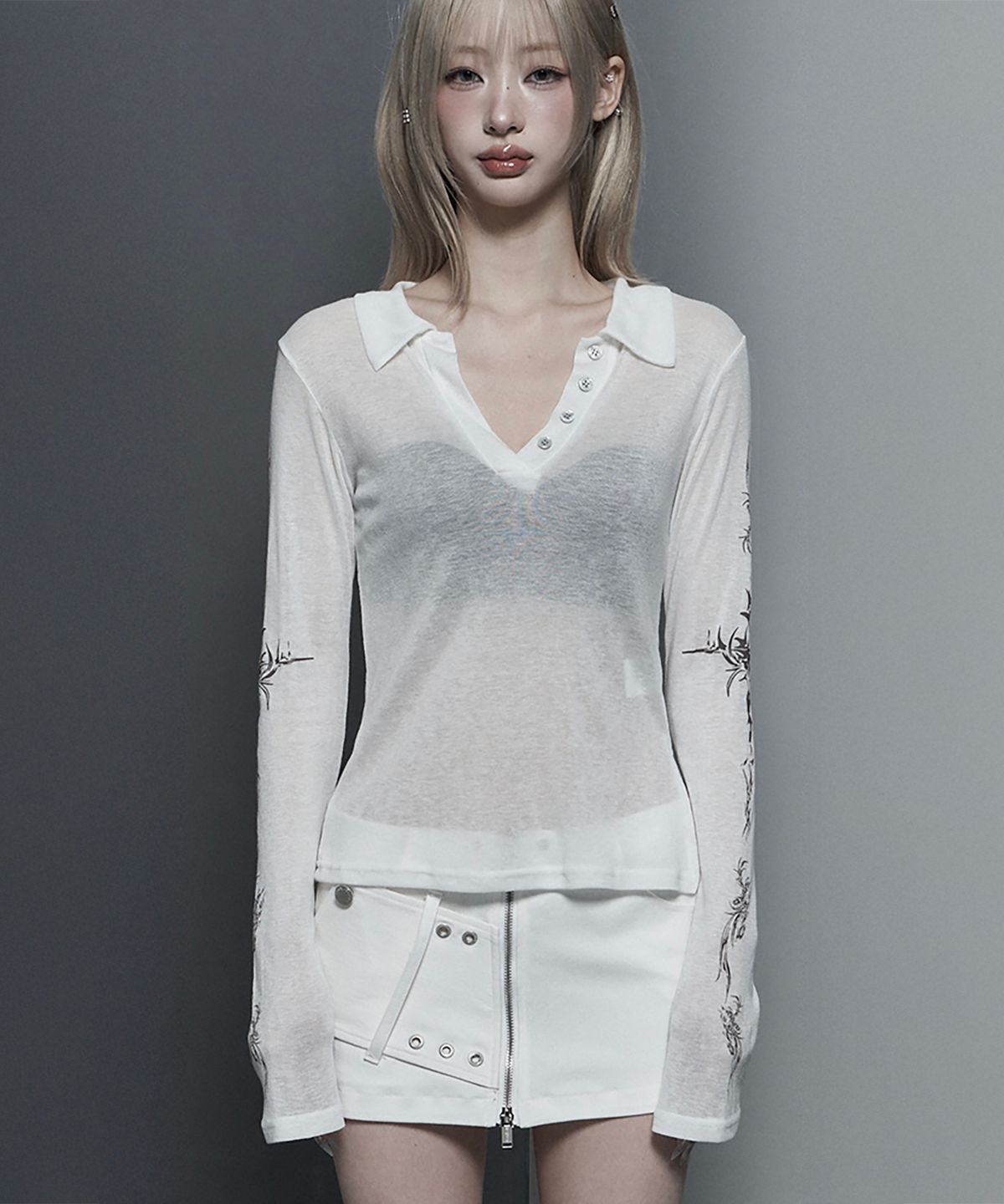 에트오소메(ETRE AU SOMMET) Rib Collar tattoo Long Sleeve Top (White)