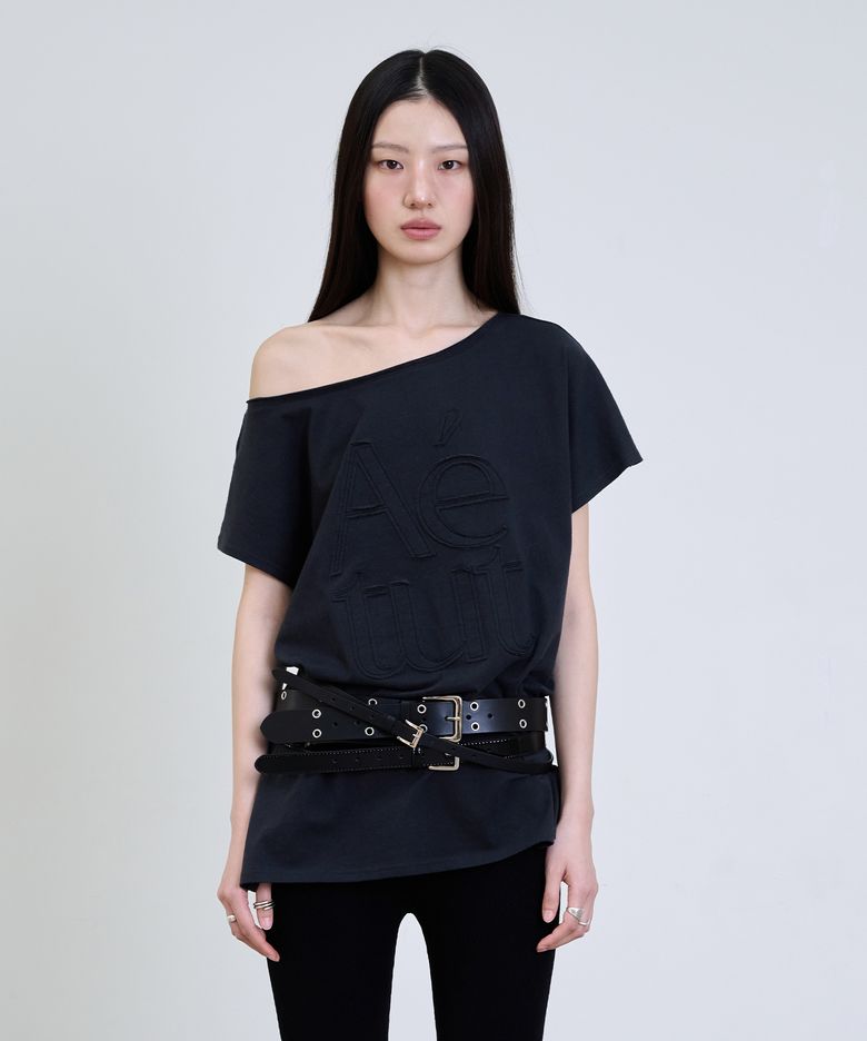 One-Shoulder Logo Patch T-Shirt_Charcoal