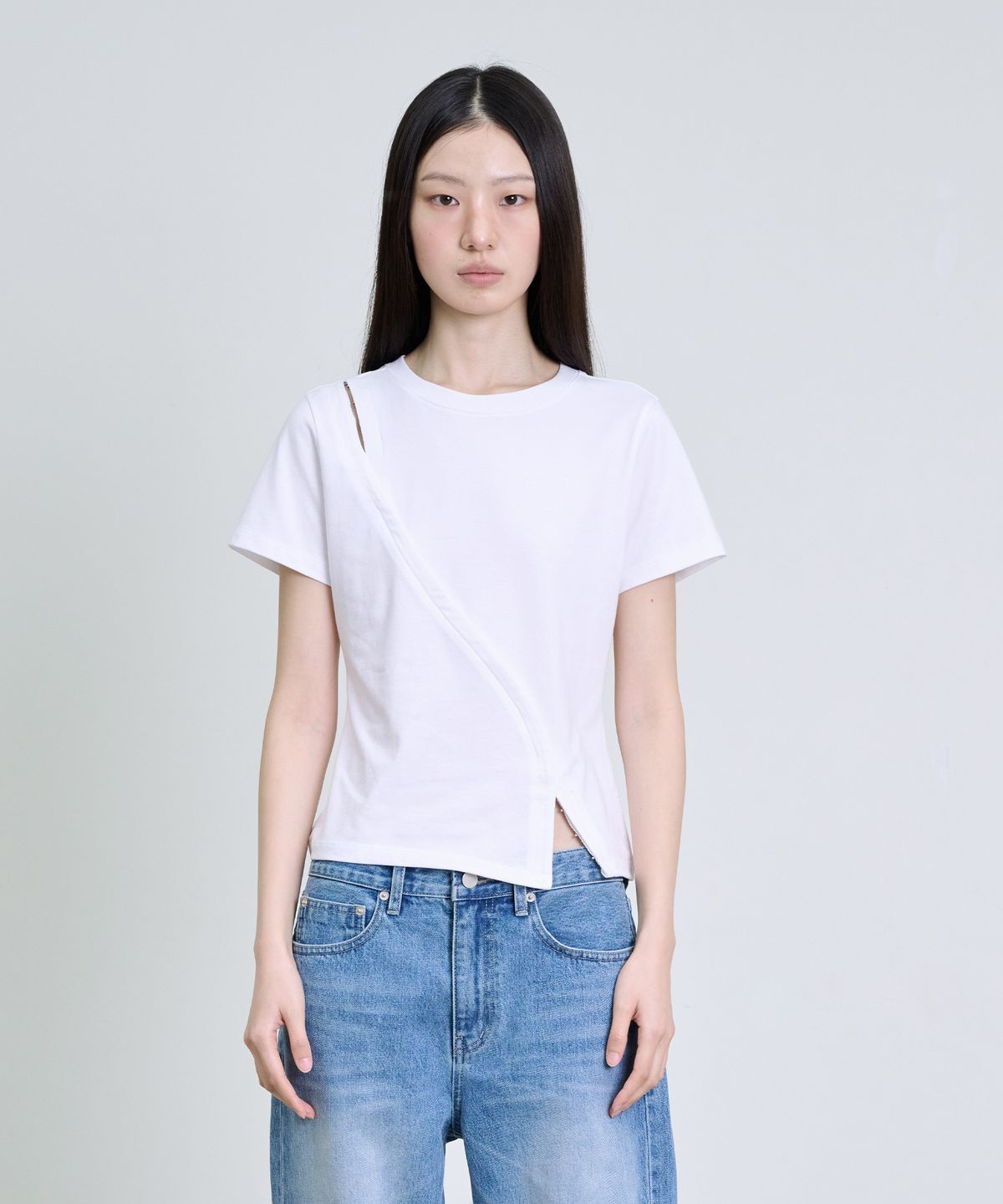 더애틋(THE AÉTUT) Hook Detail Short Sleeve T-Shirt_White