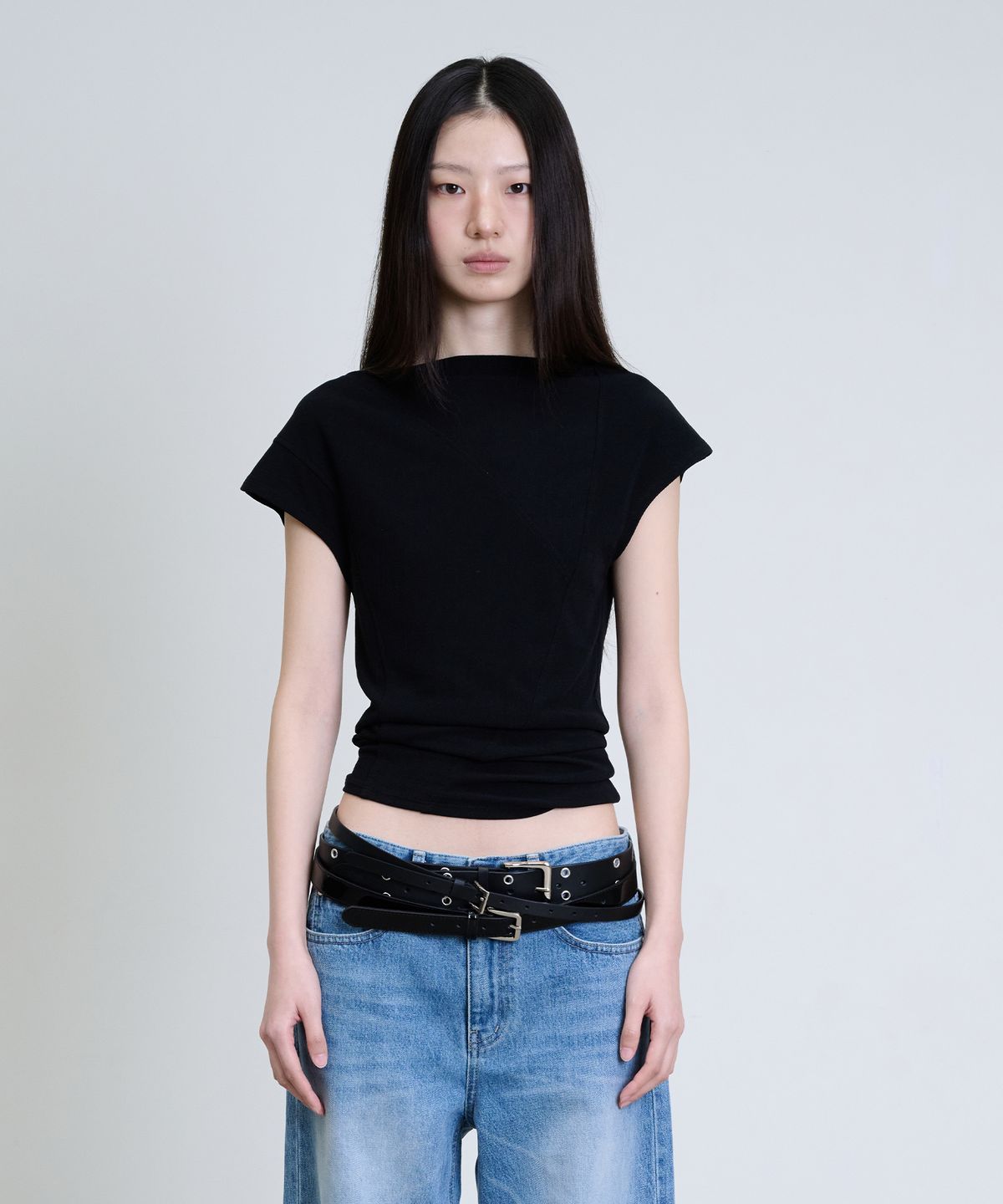 더애틋(THE AÉTUT) Cap Sleeve Curved T-Shirt_Black