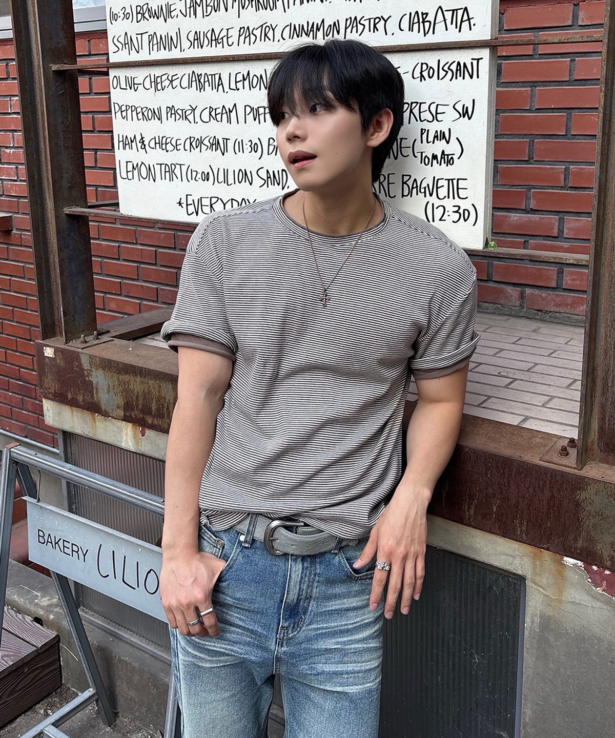 메종미네드(MAISON MINED) STRIPE LAYERED HALF T BROWN