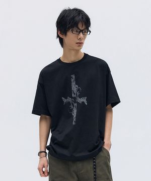 CROSS GUN GRAPHIC HALF T BLACK