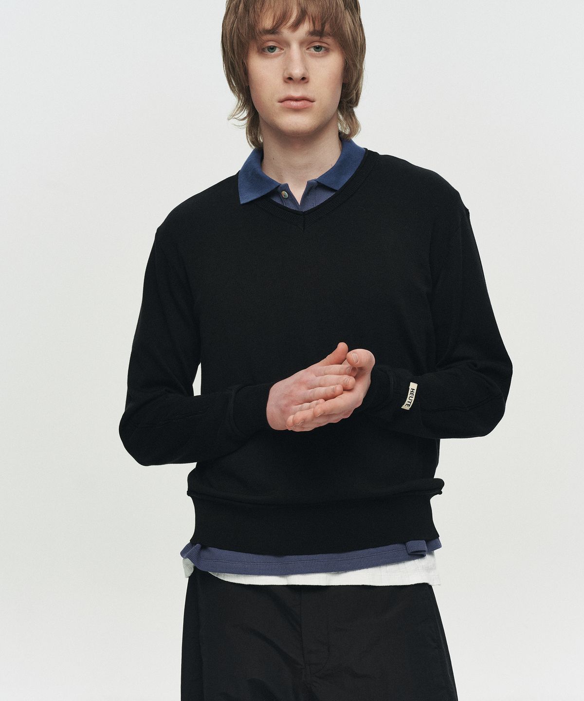 호이테(HEUTE) NIEL COTTON V-NECK KNIT (BLACK)