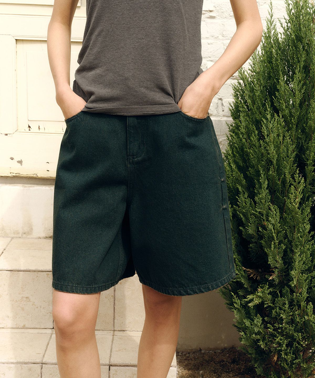 솔티페블(SALTY PEBBLE) DYED BERMUDA DENIM PANTS [DARK GREEN]