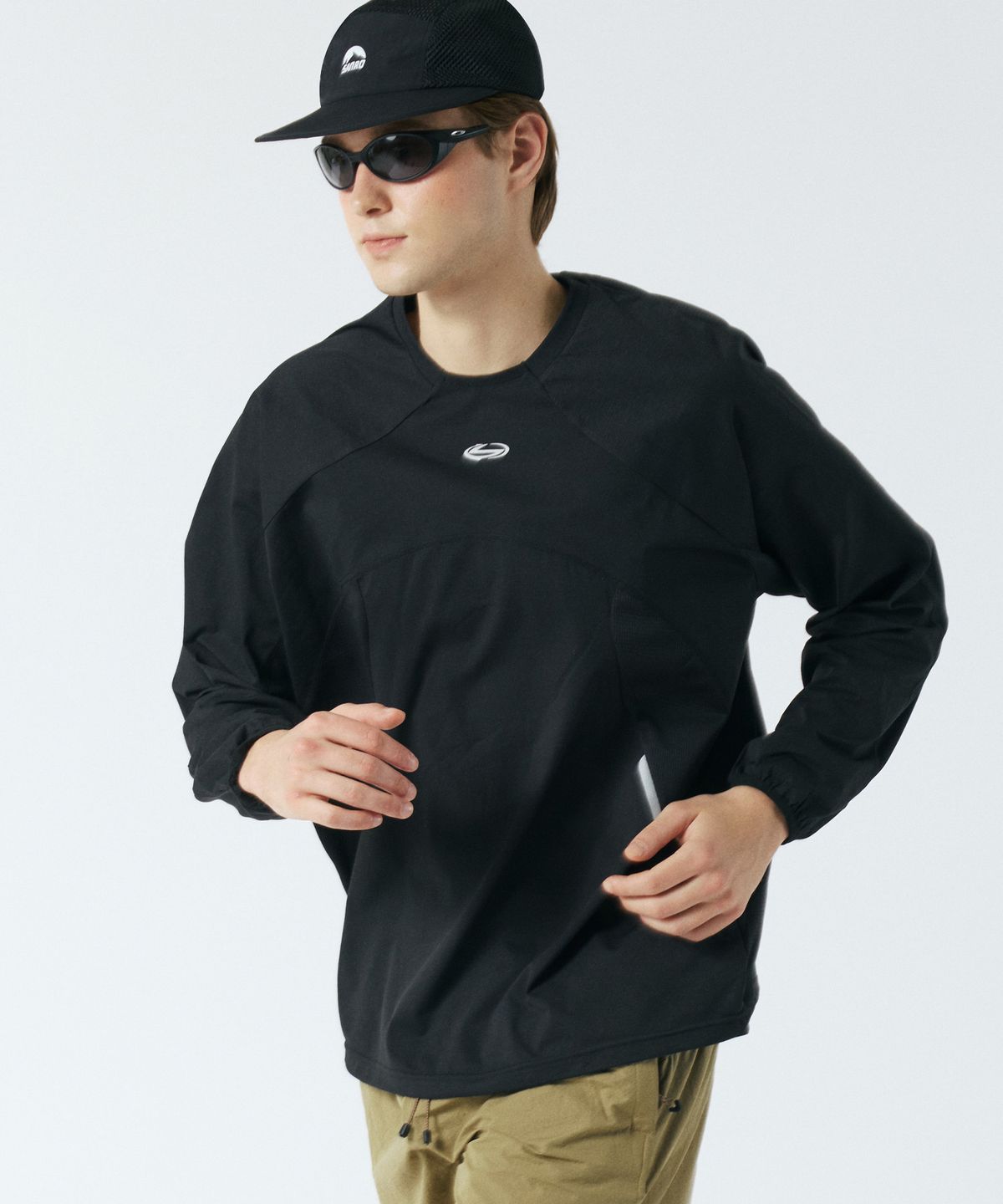 산로(SANRO) [UNISEX] 퀵드라이 리플렉티브 프린트 풀오버 티 - 블랙
