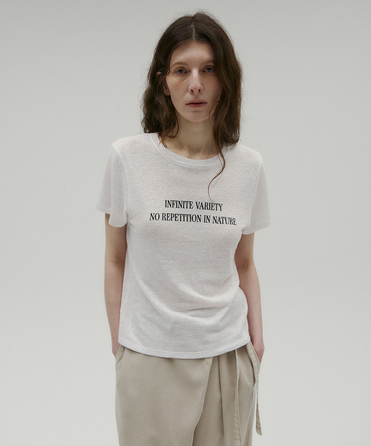 솔티페블(SALTY PEBBLE) BASIC FIT LETTERING SHORT SLEEVE T-SHIRT  [WHITE]
