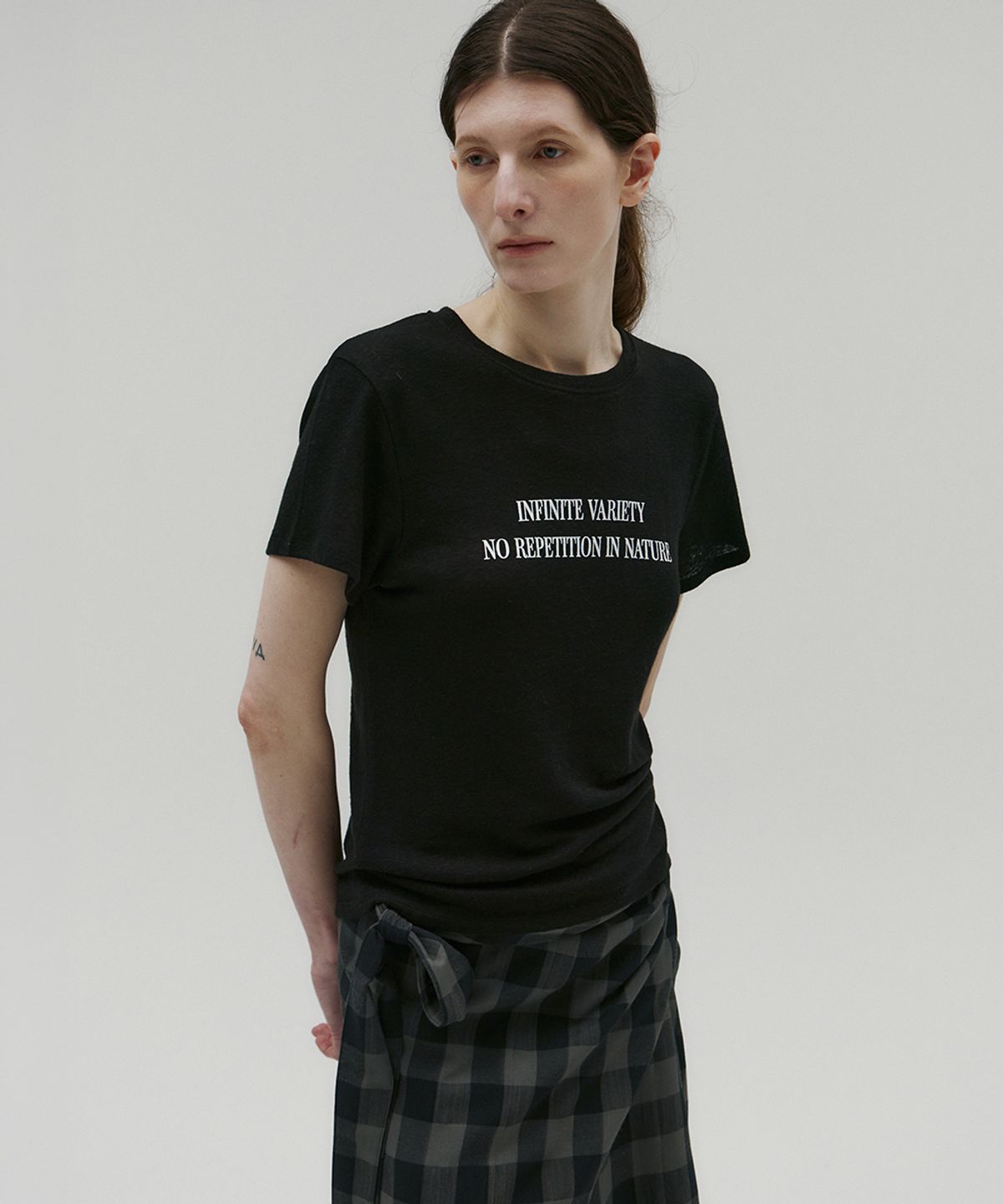 솔티페블(SALTY PEBBLE) BASIC FIT LETTERING SHORT SLEEVE T-SHIRT  [BLACK]