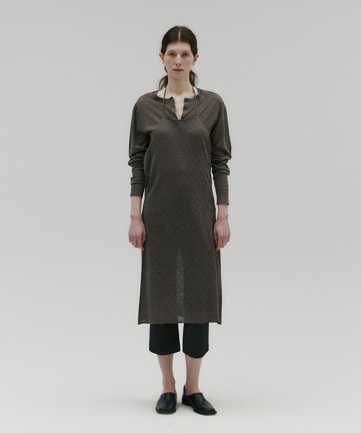 솔티페블(SALTY PEBBLE) BACK-TIE HALTER NECK SKASHI KNIT DRESS [GREY]