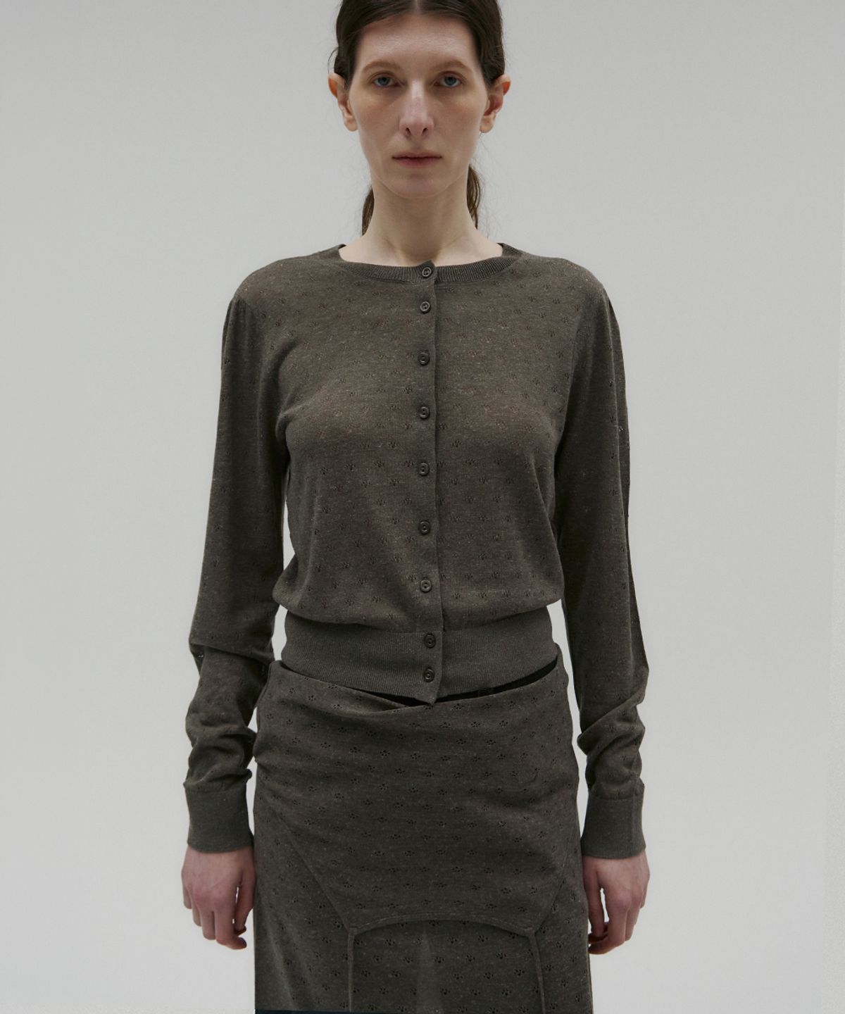 솔티페블(SALTY PEBBLE) SEMI-GATHERED SHOULDER SKASHI KNIT CARDIGAN [GREY]
