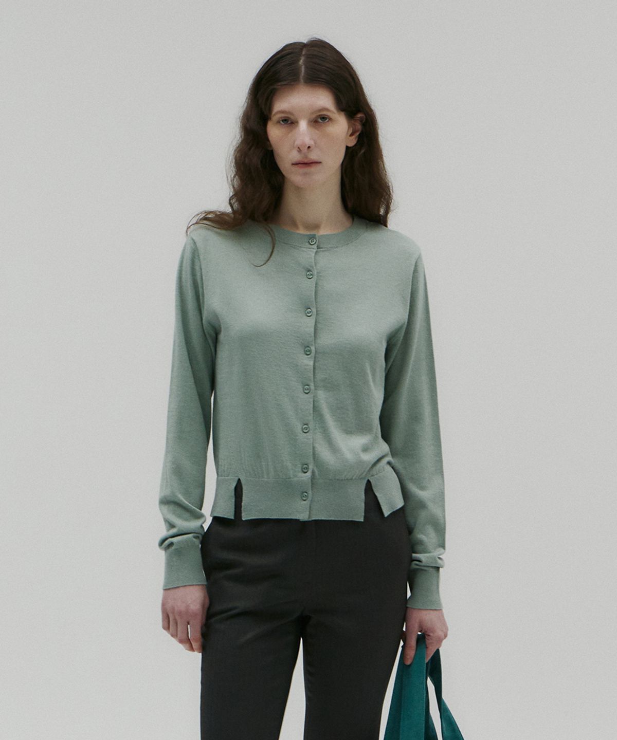 솔티페블(SALTY PEBBLE) SPLIT HEM SILK KNIT CARDIGAN [OLIVE]