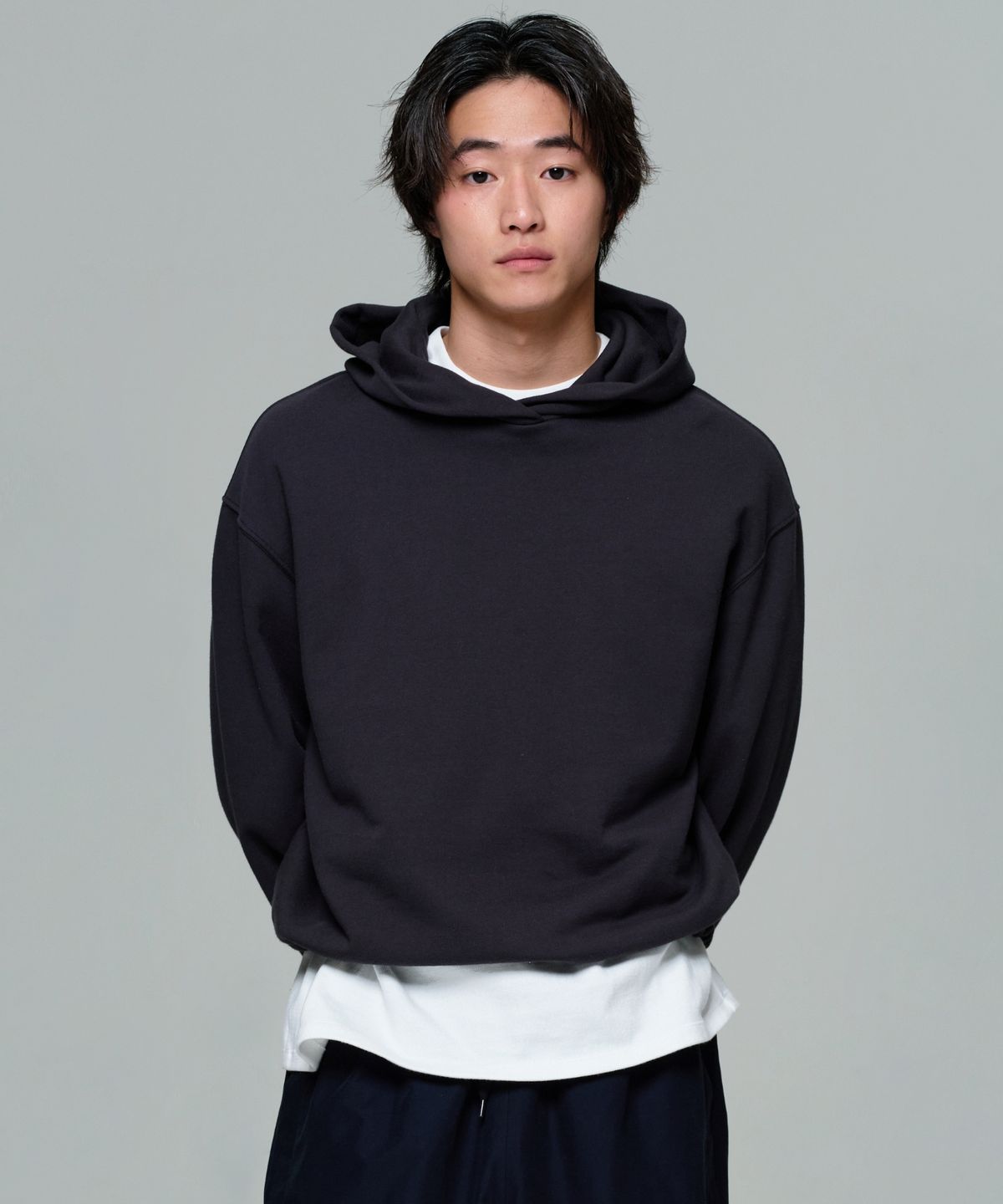 이알에이(ERA) UNISEX CROPPED STRING HOODIE - FADED BLACK