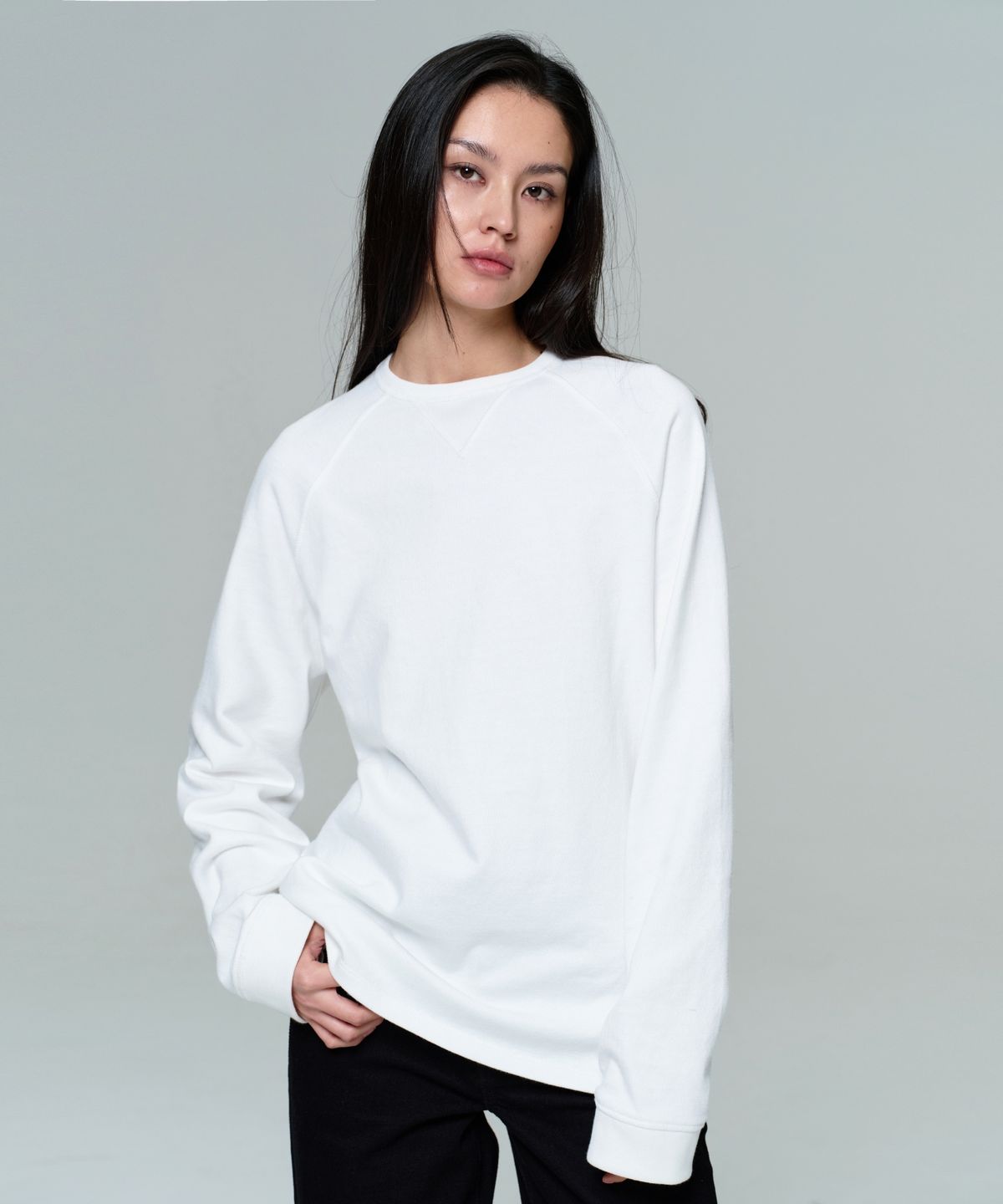 이알에이(ERA) UNISEX GARMENT DYED RAGLAN LS T - WHITE
