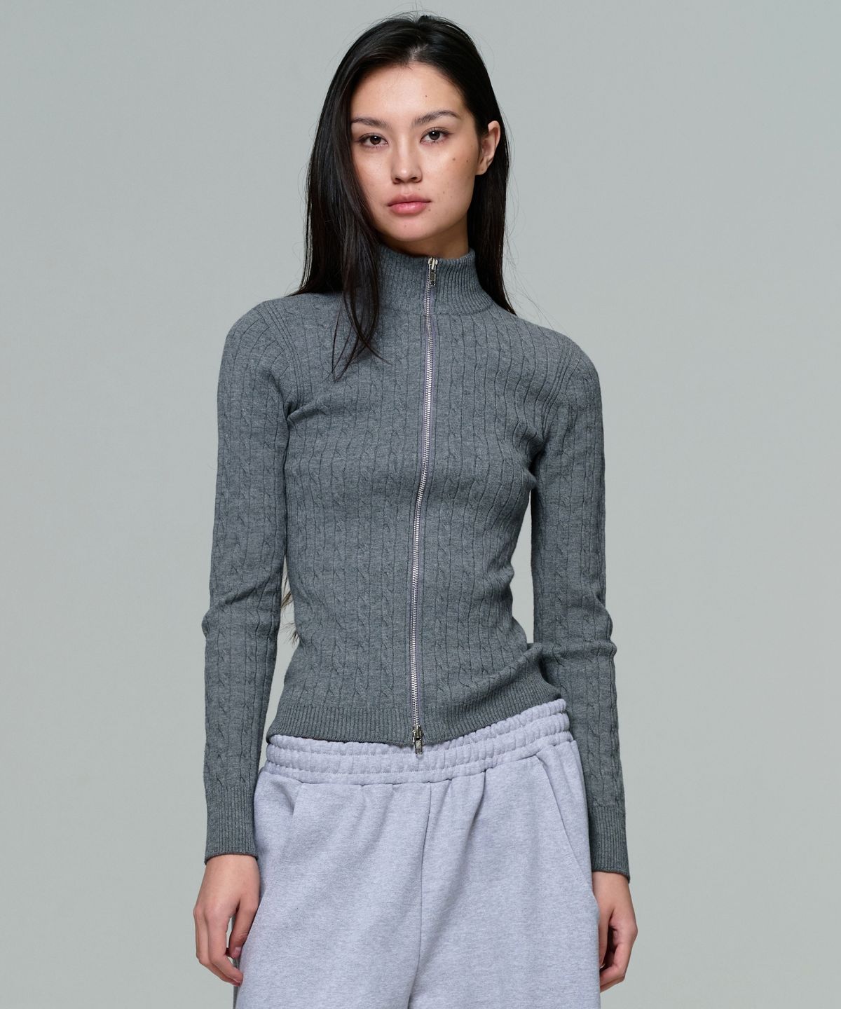 이알에이(ERA) WOMEN FITTED CABLE ZIP KNIT - GRAY