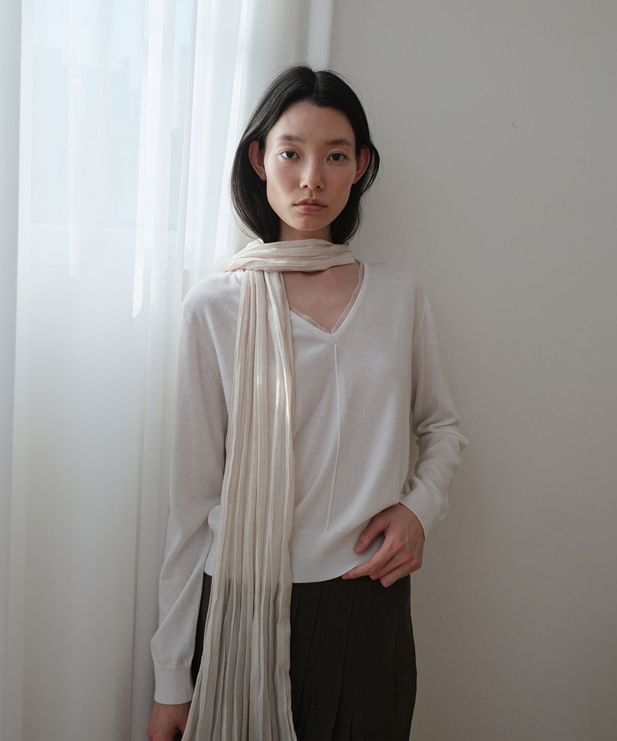 로우타이드(LOW TIDE) SHEER NECK LINE KNIT [IVORY]