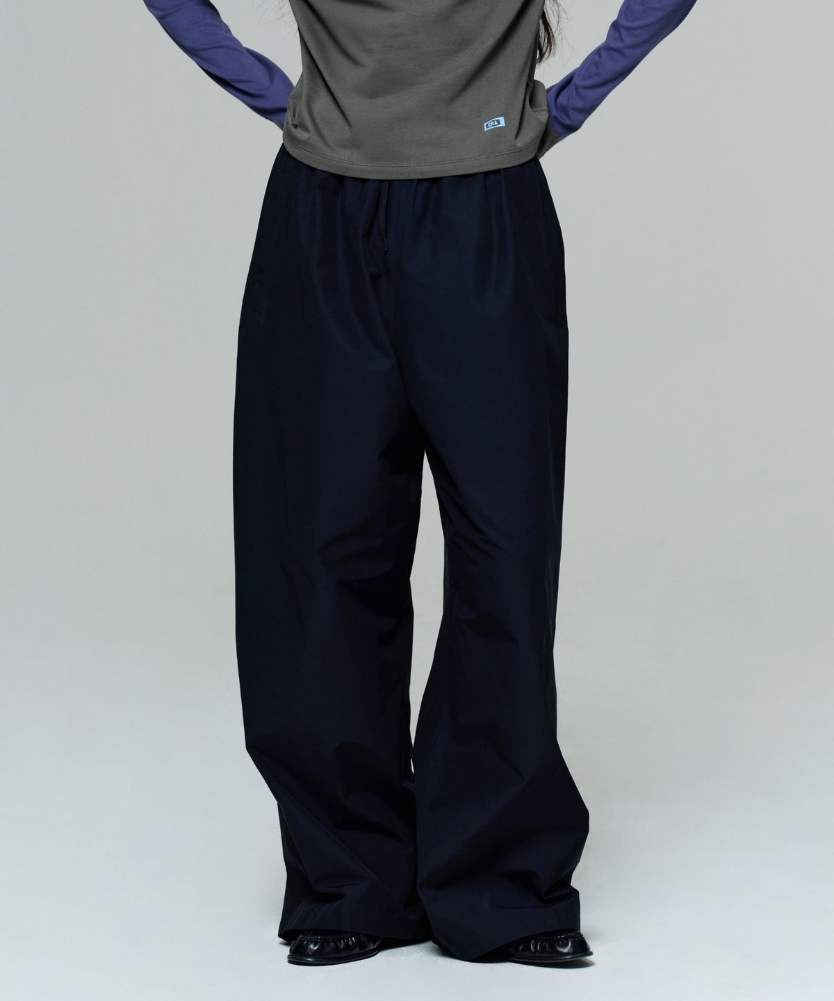 이알에이(ERA) WOMEN WIDE TRACK PANTS - DARK NAVY