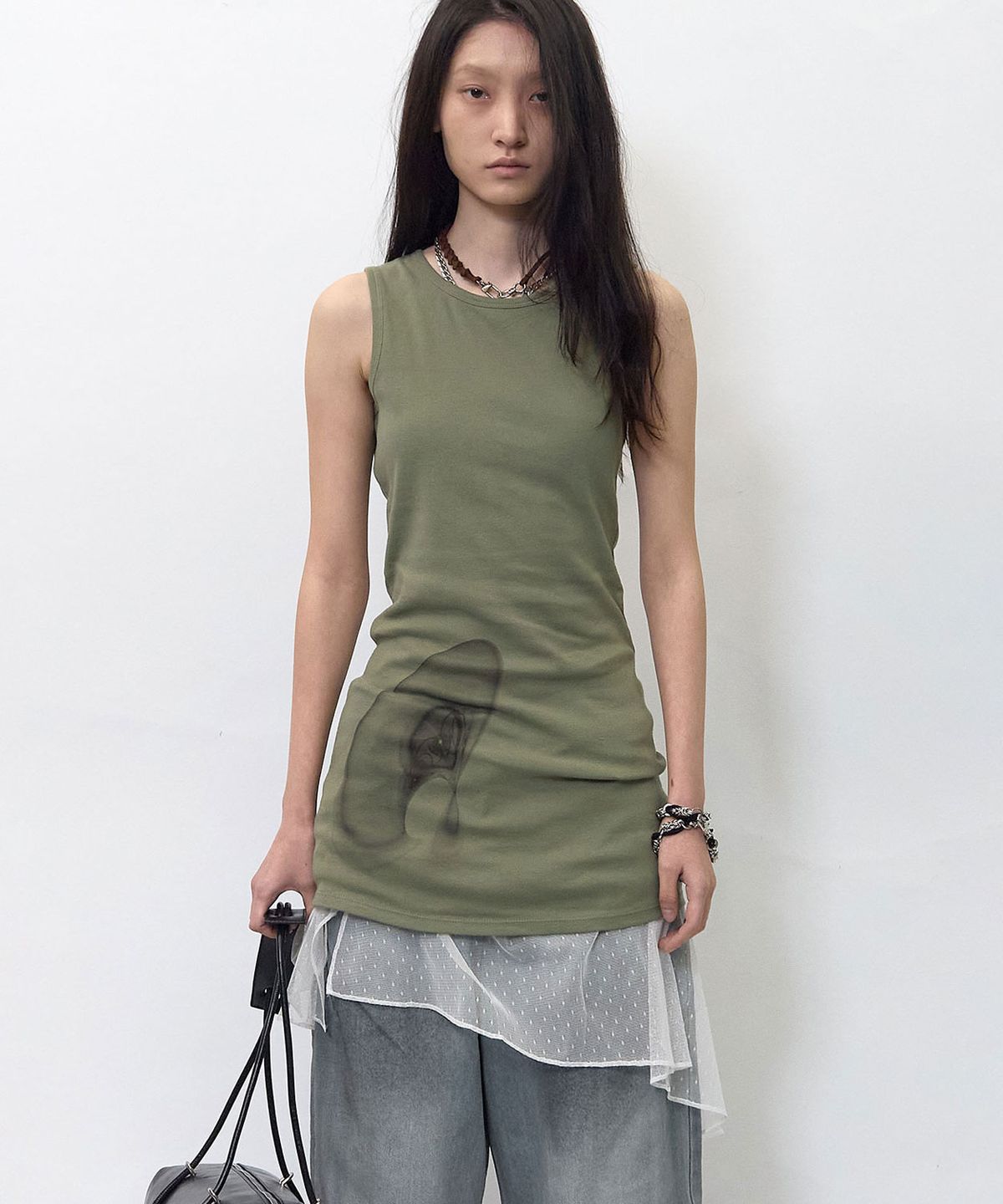 비엘알(BLR) Room of Echoes Graphic Sleeveless Khaki