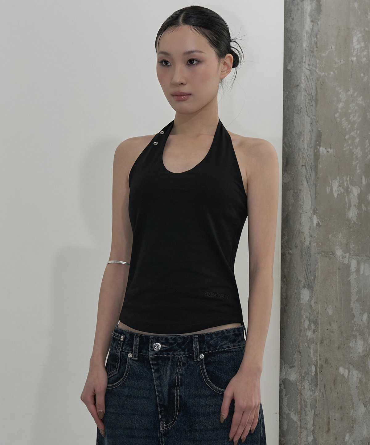 지제뮤지엄(ZIZEMUSEUM) MULTIWAY STRAP HALTER TOP (BLACK)