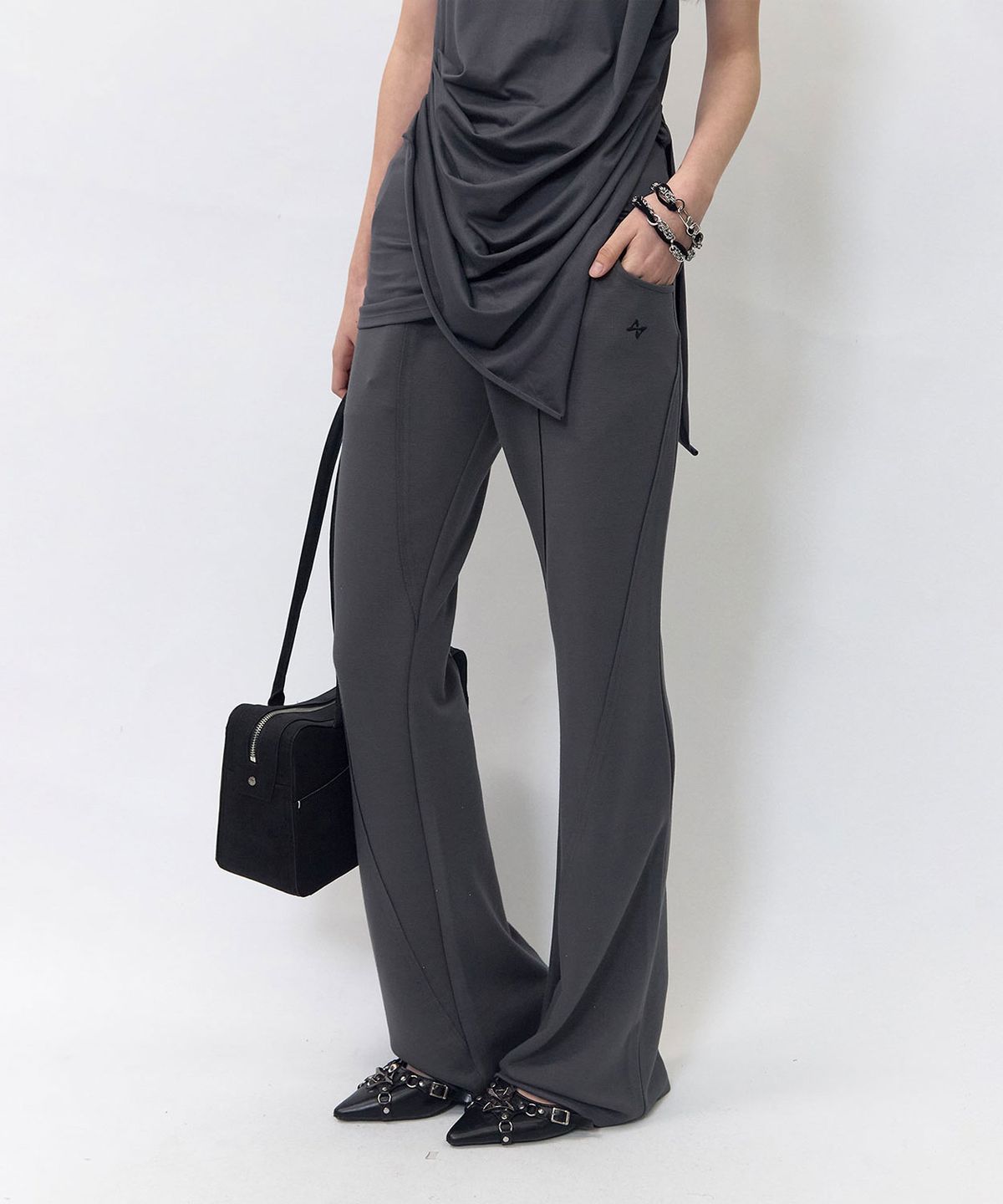 비엘알(BLR) Arc Line Comfy Bootcut Pants Grey