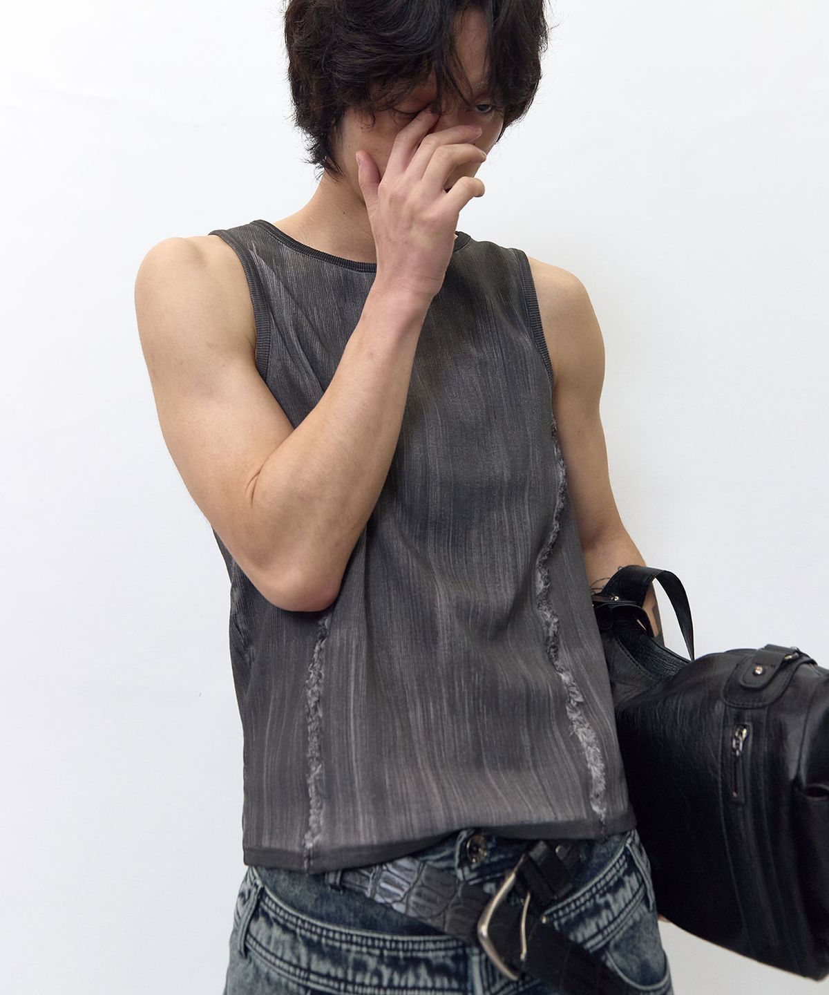 비엘알(BLR) Raw Cut Sleeveless